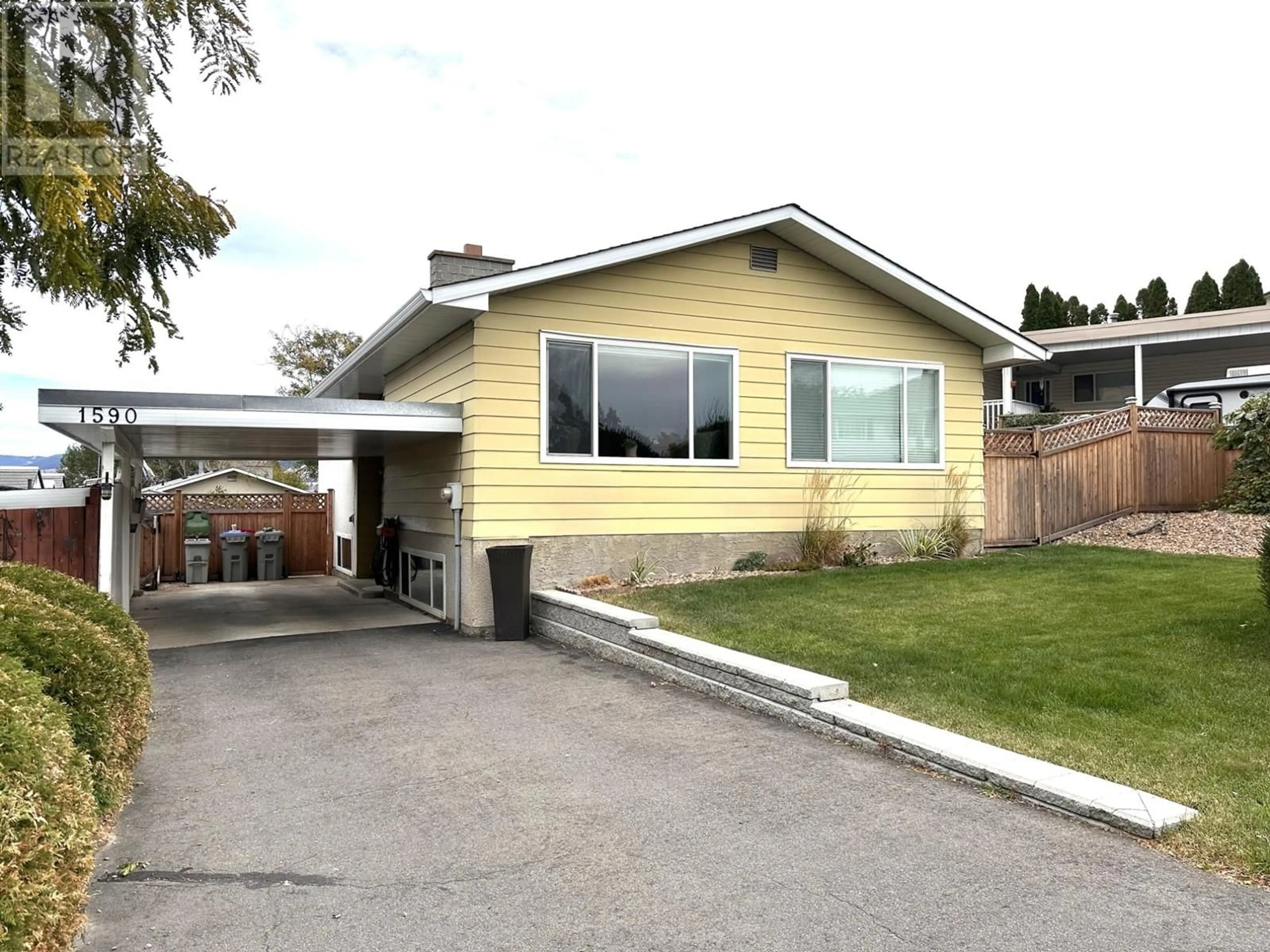 Frontside or backside of a home, the street view for 1590 GRIFFIN Terrace, Kamloops British Columbia V2B7R6