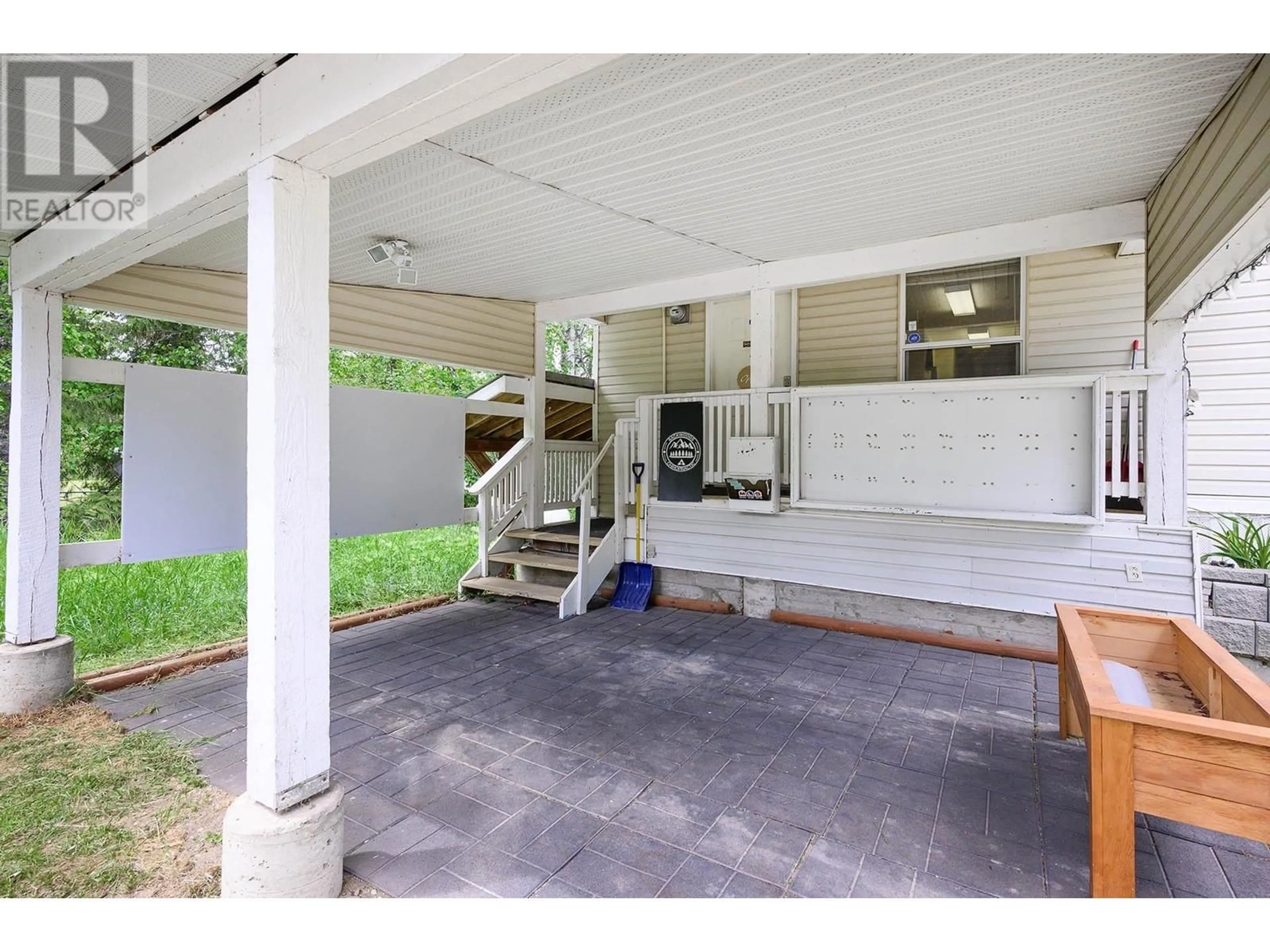 Indoor garage, cement floor for 32 OLD N THOMPSON  E Highway, Clearwater British Columbia V0E1N2