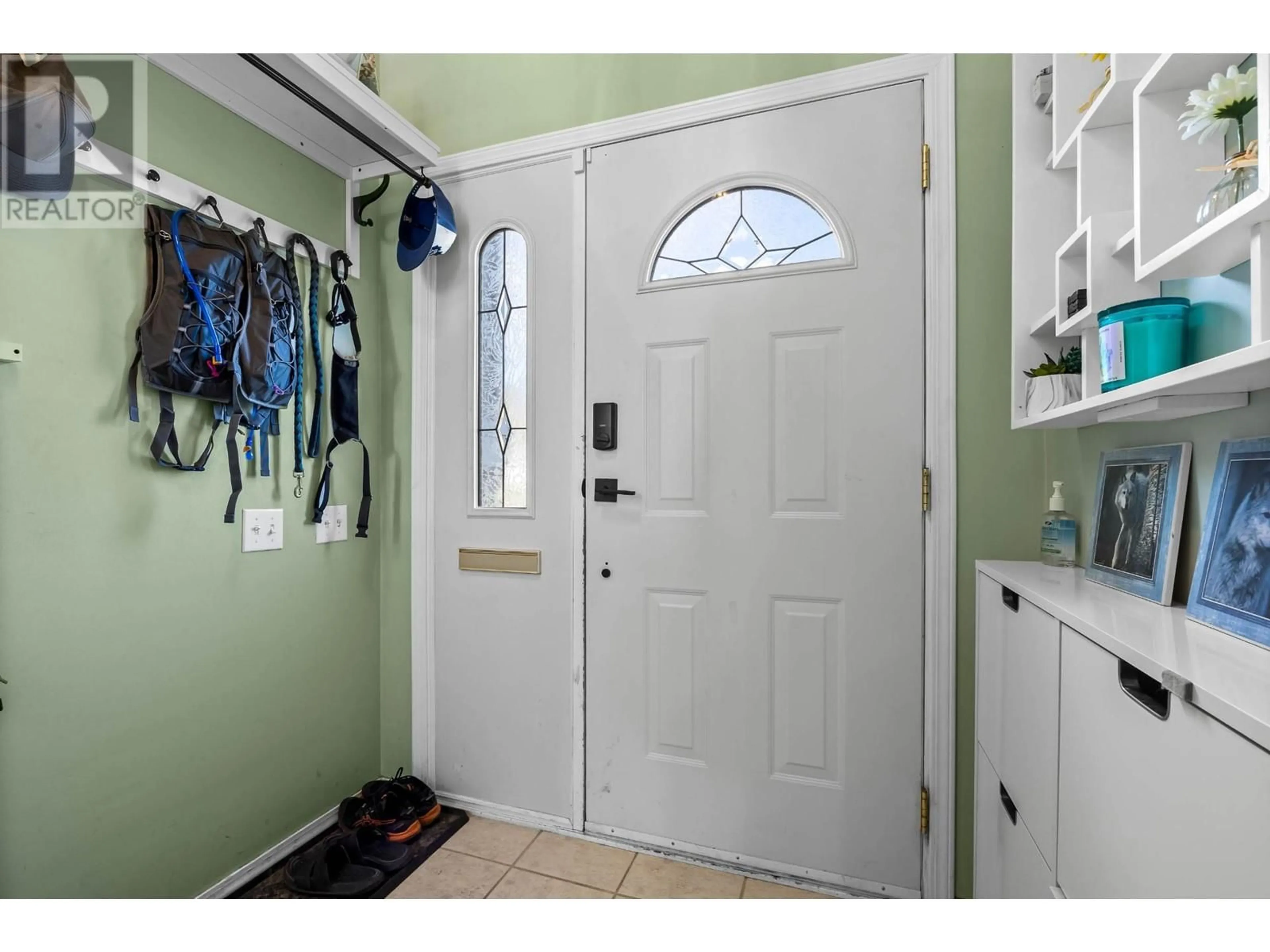 Indoor entryway, wood floors for 791 MORVEN Drive, Kamloops British Columbia V2H1T7