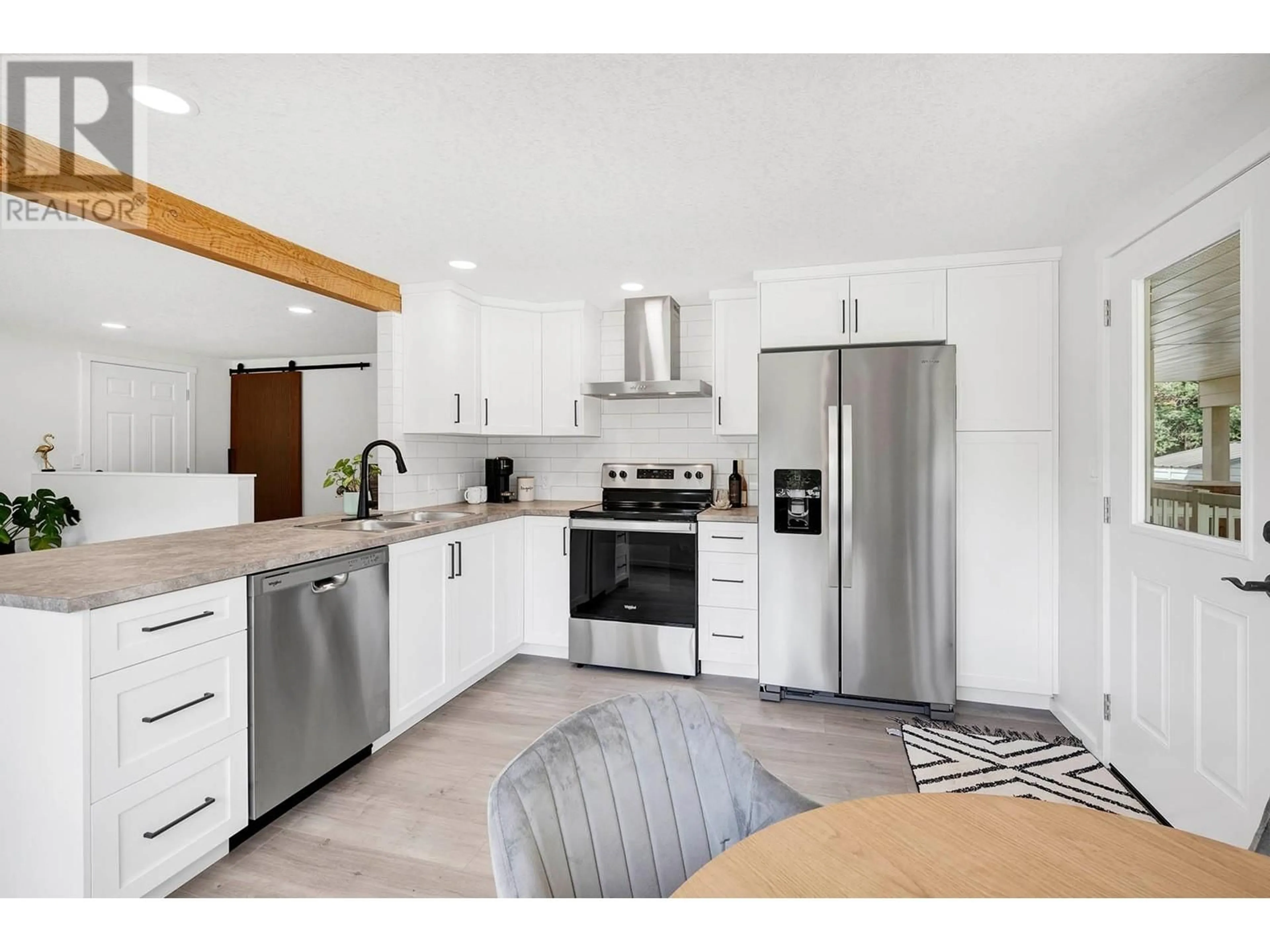 Open concept kitchen for 317 ARCHIBALD Road, Clearwater British Columbia V0E1N1