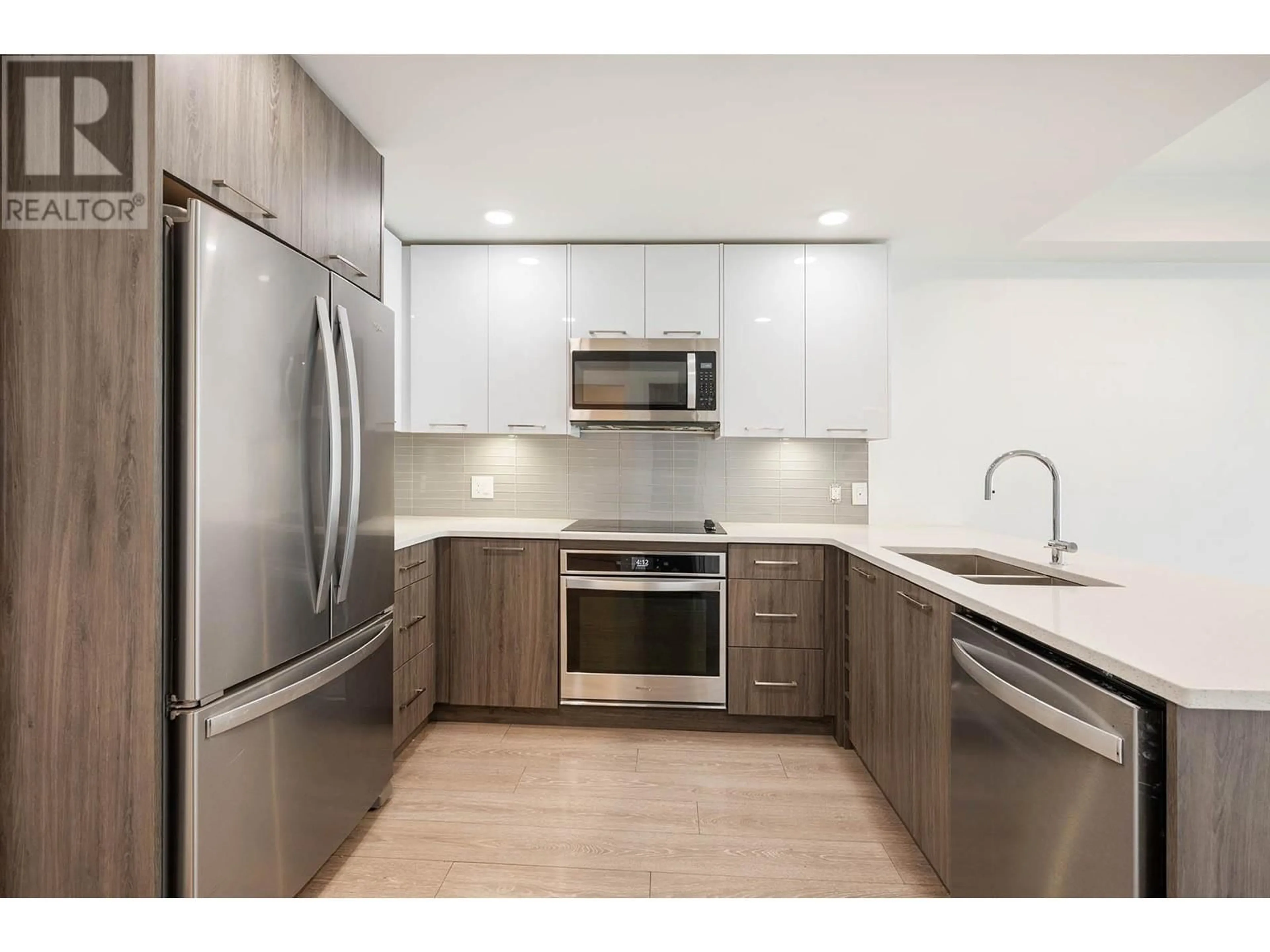 Standard kitchen, wood floors for 885 UNIVERSITY Drive Unit# 202, Kamloops British Columbia V2H1T7