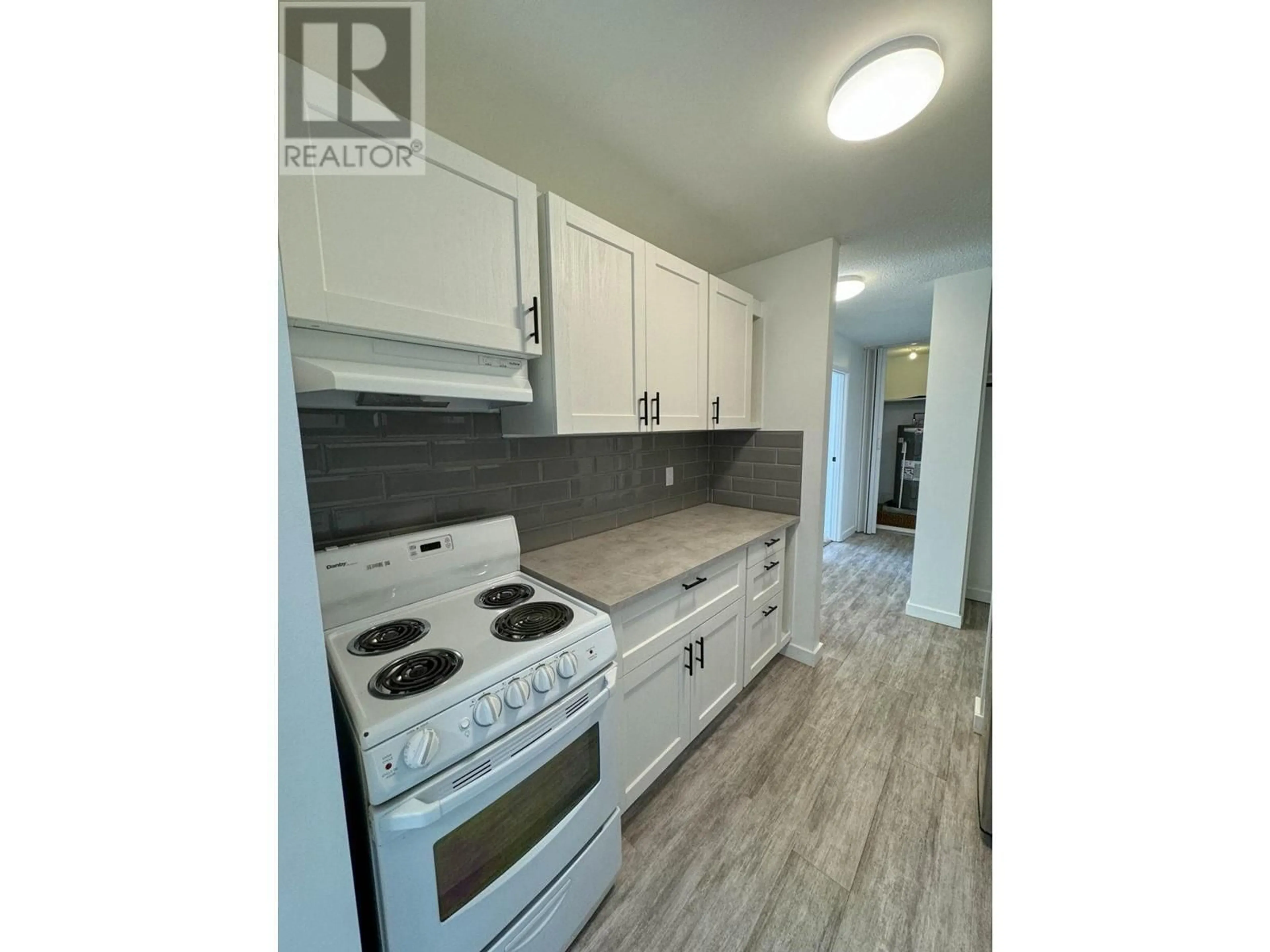 Standard kitchen, wood floors, cottage for 1703 MENZIES Street Unit# 314, Merritt British Columbia V1K1B8