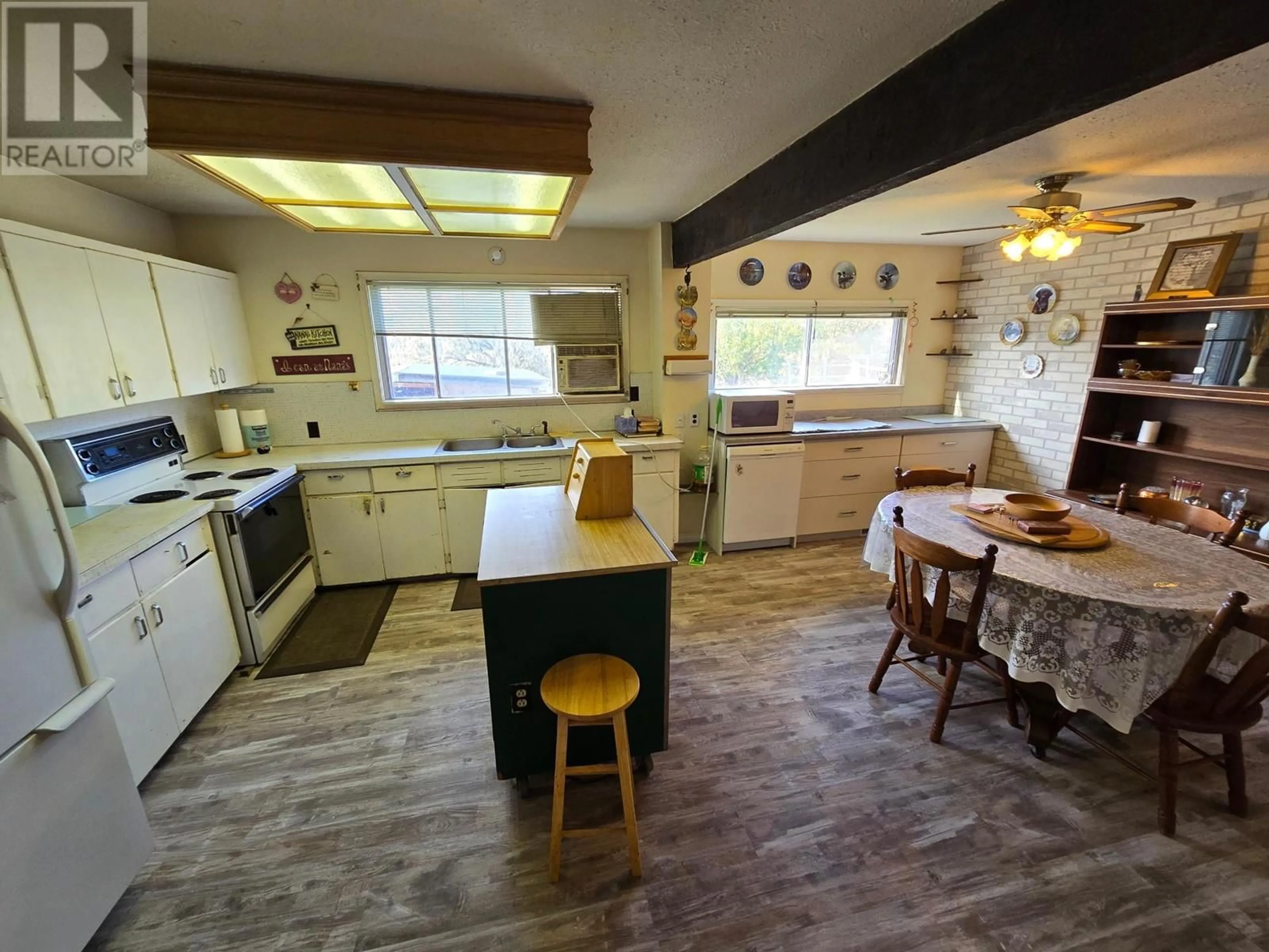 Kitchen, wood floors, cottage for 7055 CREEK Road, Kamloops British Columbia v2h0b6