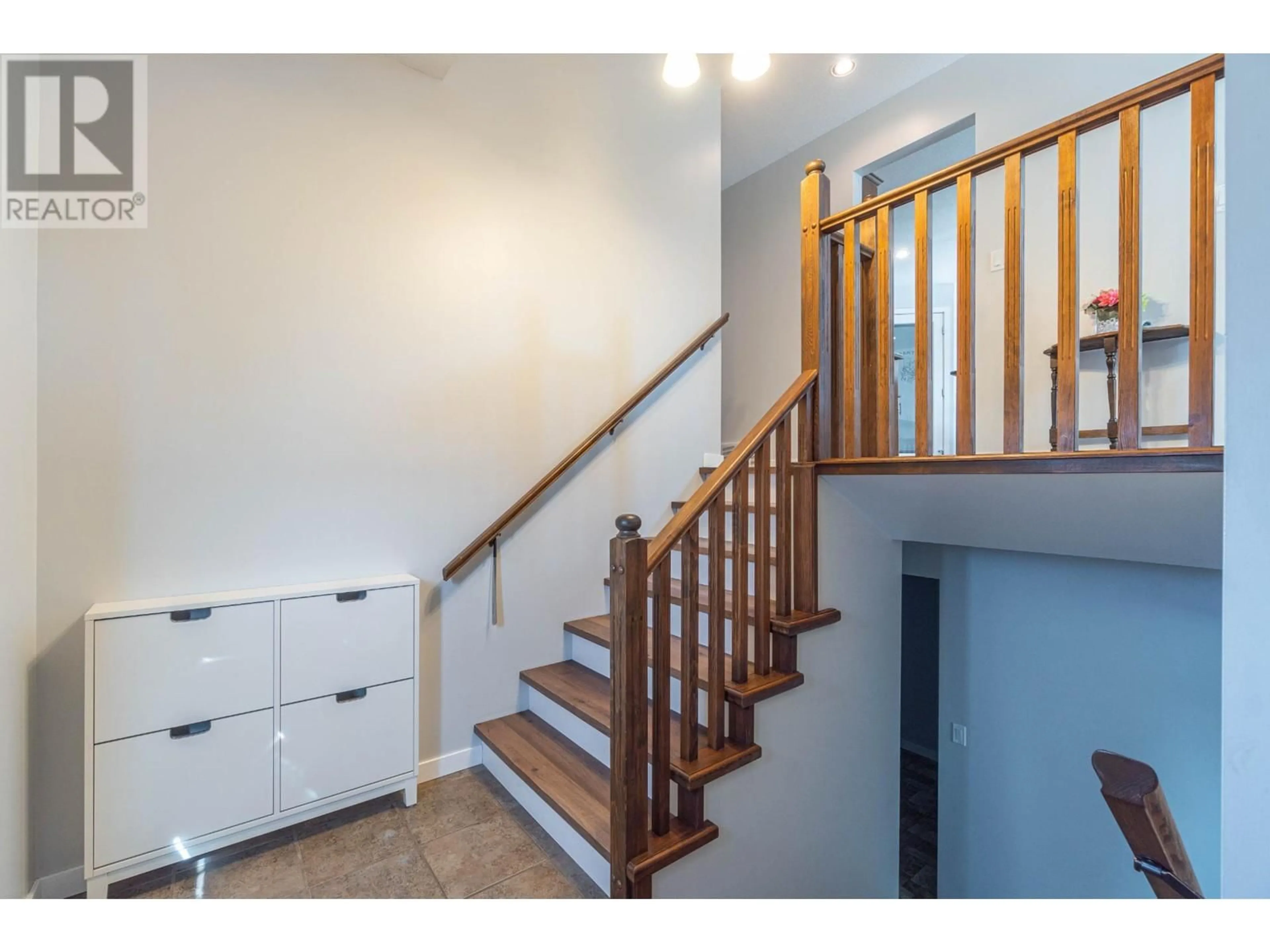 Indoor foyer, wood floors for 1213 VISTA HEIGHTS Drive, Ashcroft British Columbia V0K1A0