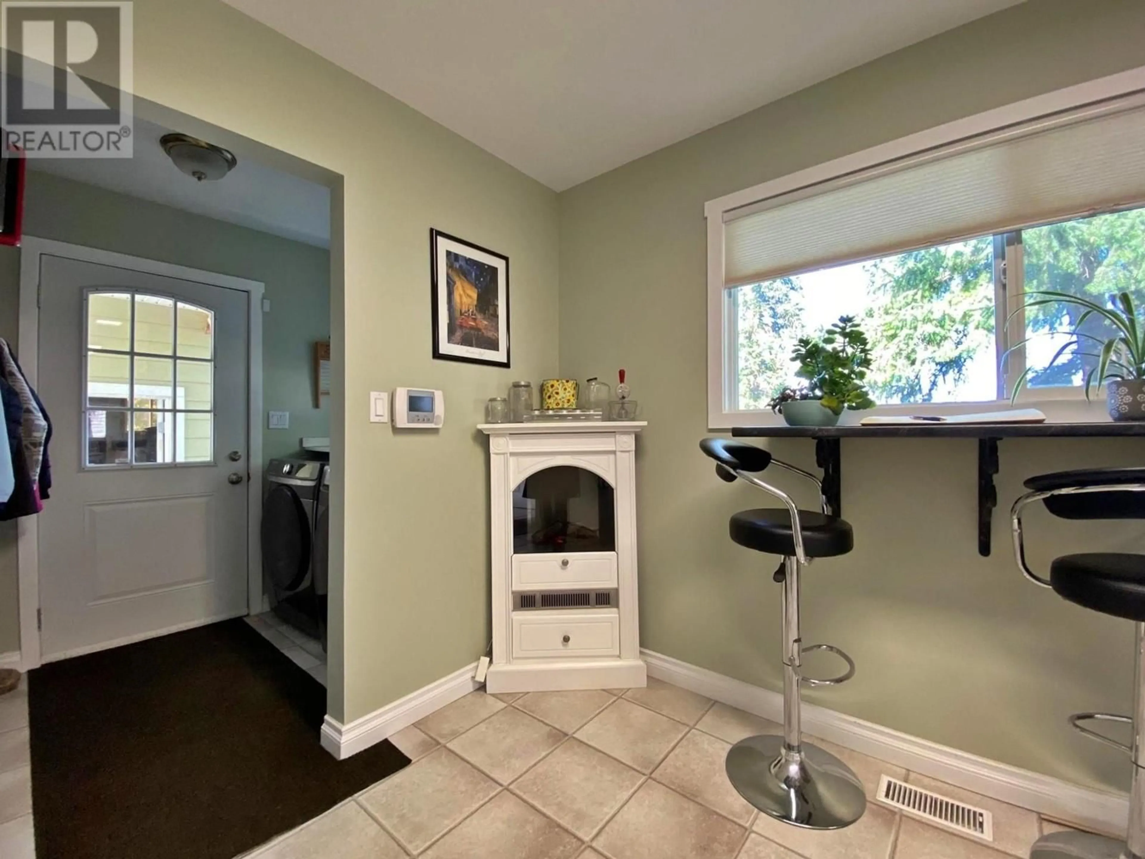 Indoor entryway, wood floors for 371 DEEJAY Road, Barriere British Columbia V0E1E0