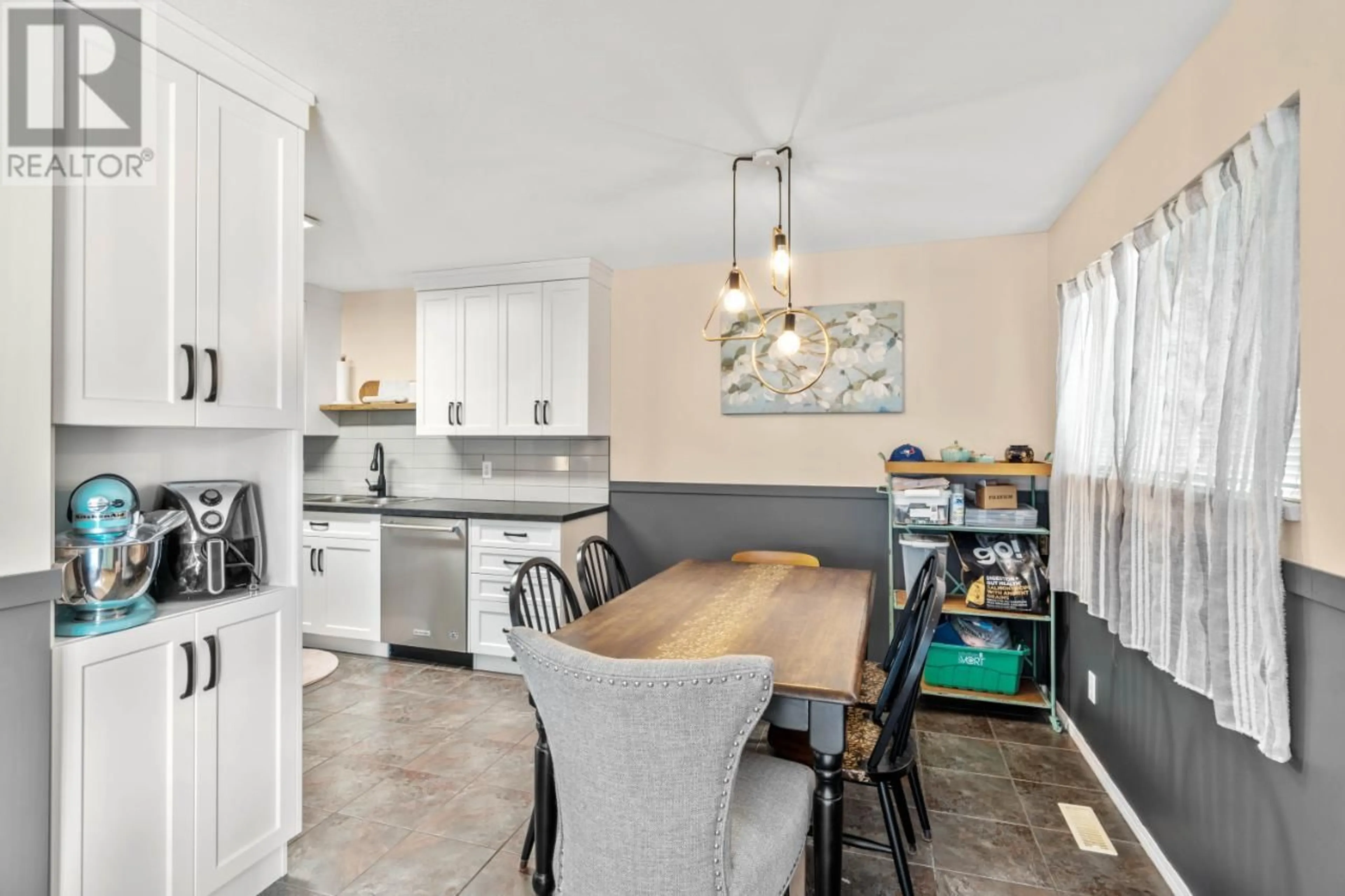 Open concept kitchen for 366 MURTLE Crescent Unit# 4, Clearwater British Columbia V0E1N1