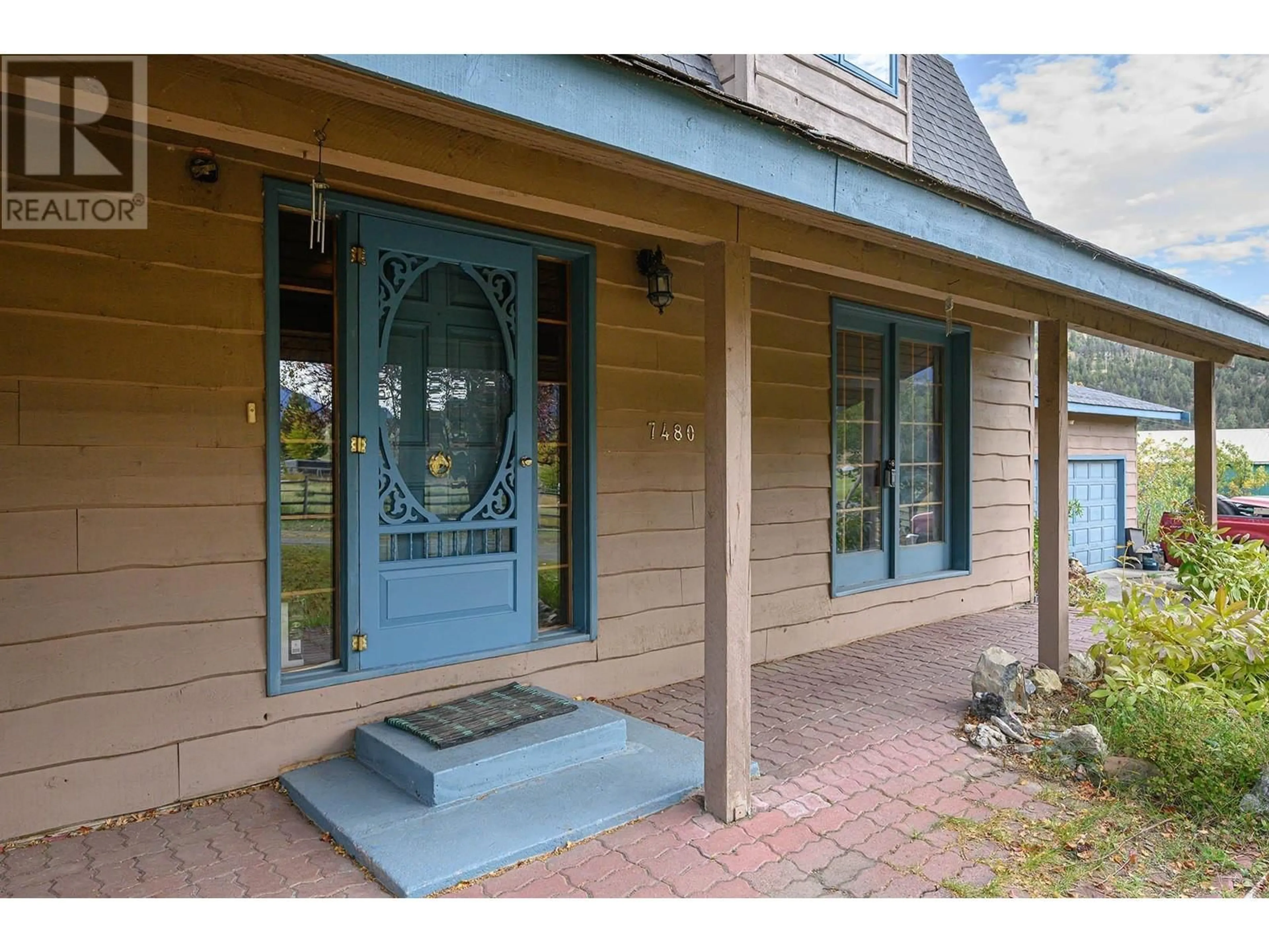 Indoor entryway for 7480 WEST SUBDIVISION ROAD, Clinton British Columbia V0K1K0