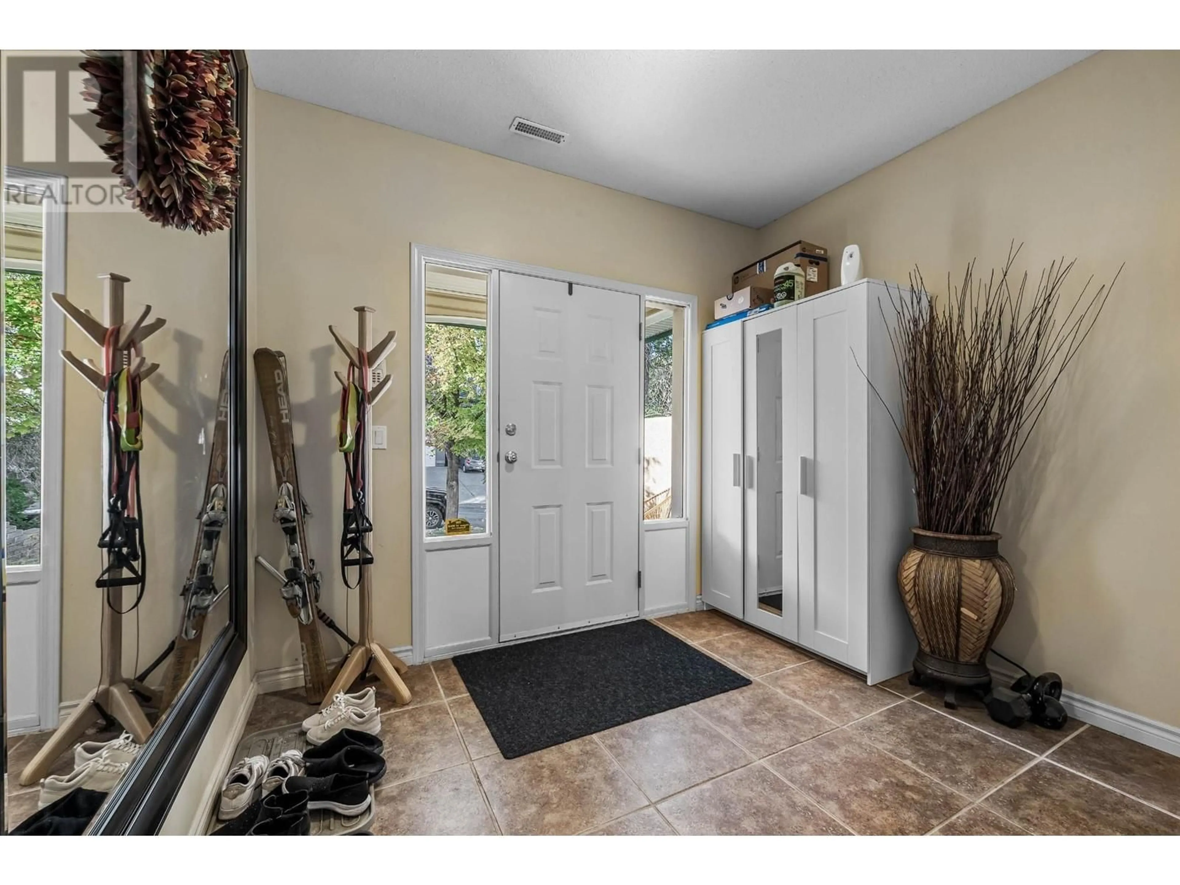 Indoor entryway, wood floors for 119 FERNIE Place, Kamloops British Columbia V2C6S4