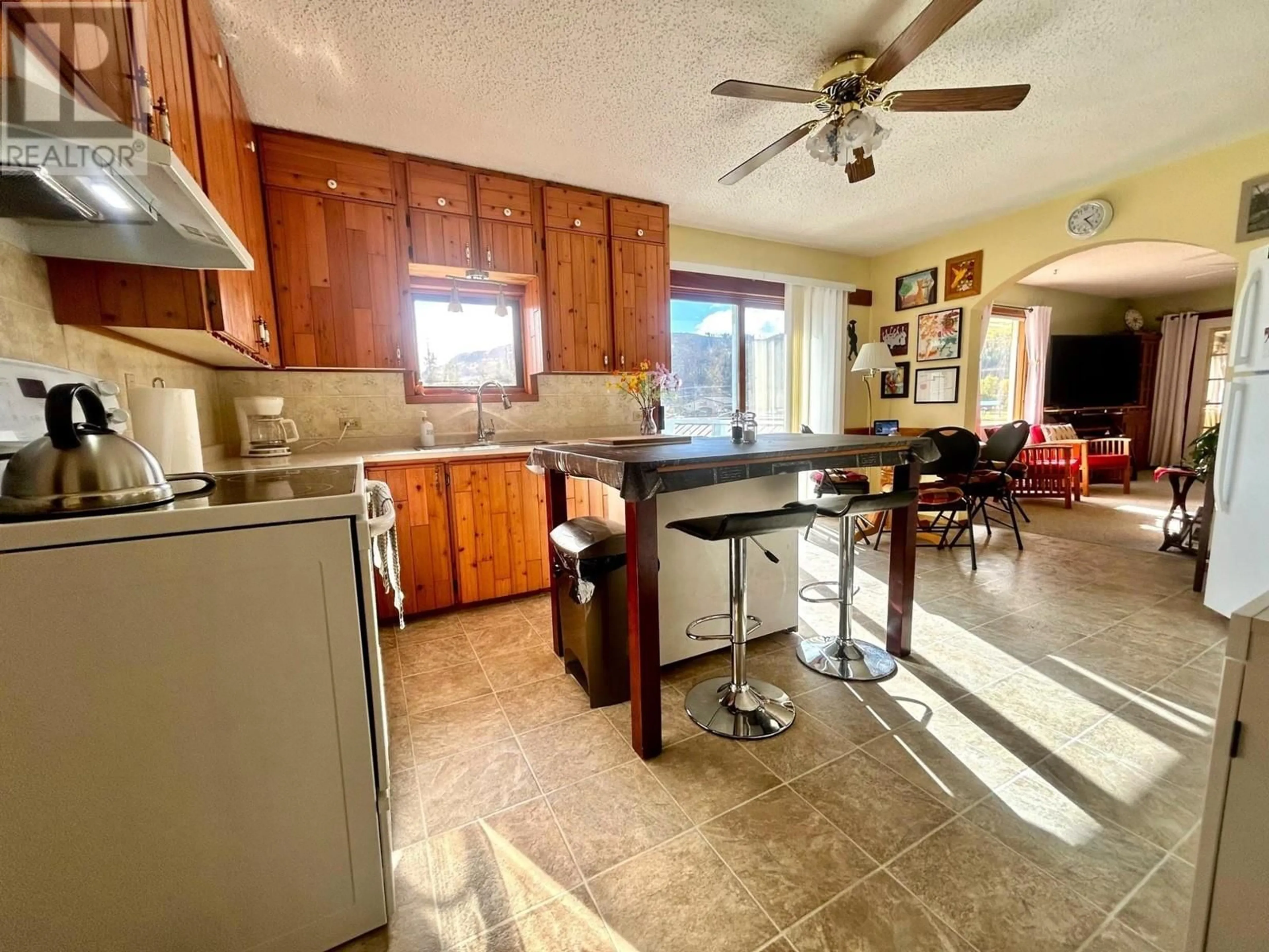 Open concept kitchen for 4322 YELLOWHEAD Highway, Barriere British Columbia V0E1E0