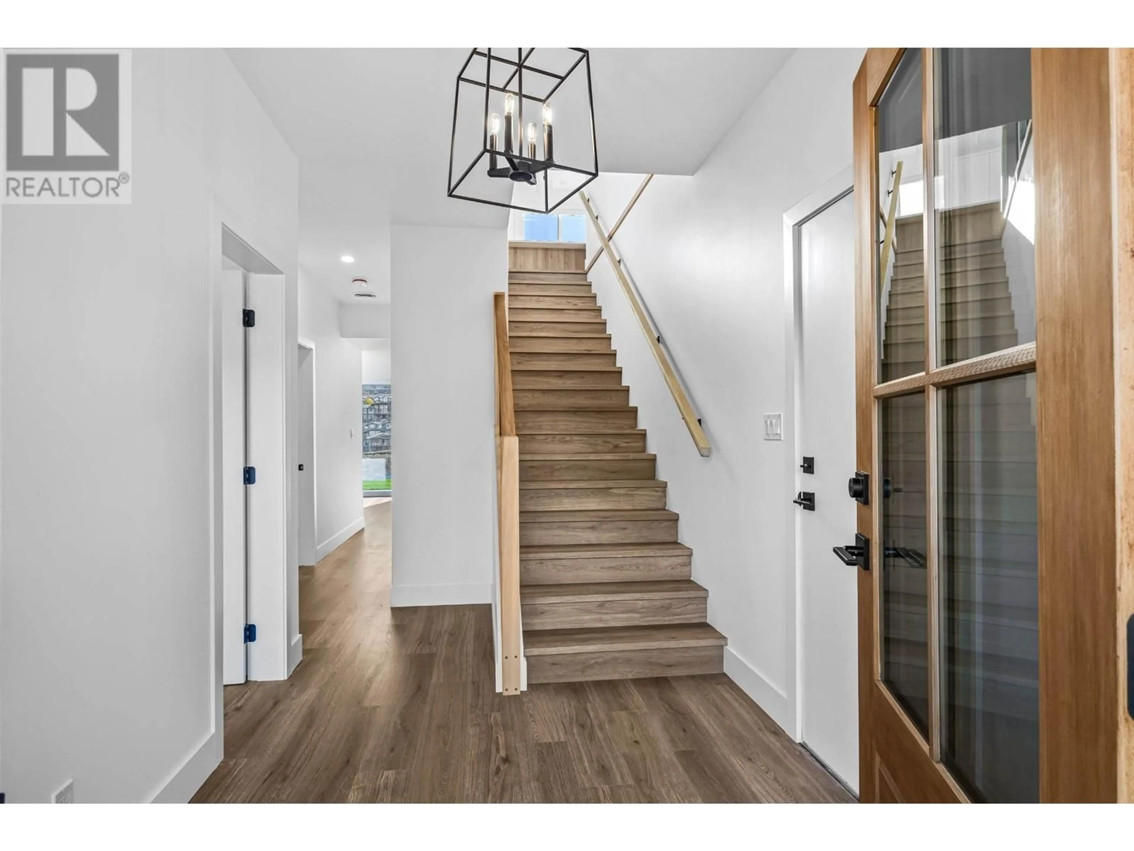 Indoor entryway, wood floors for 240 HOLLOWAY Drive, Kamloops British Columbia V2H1T7