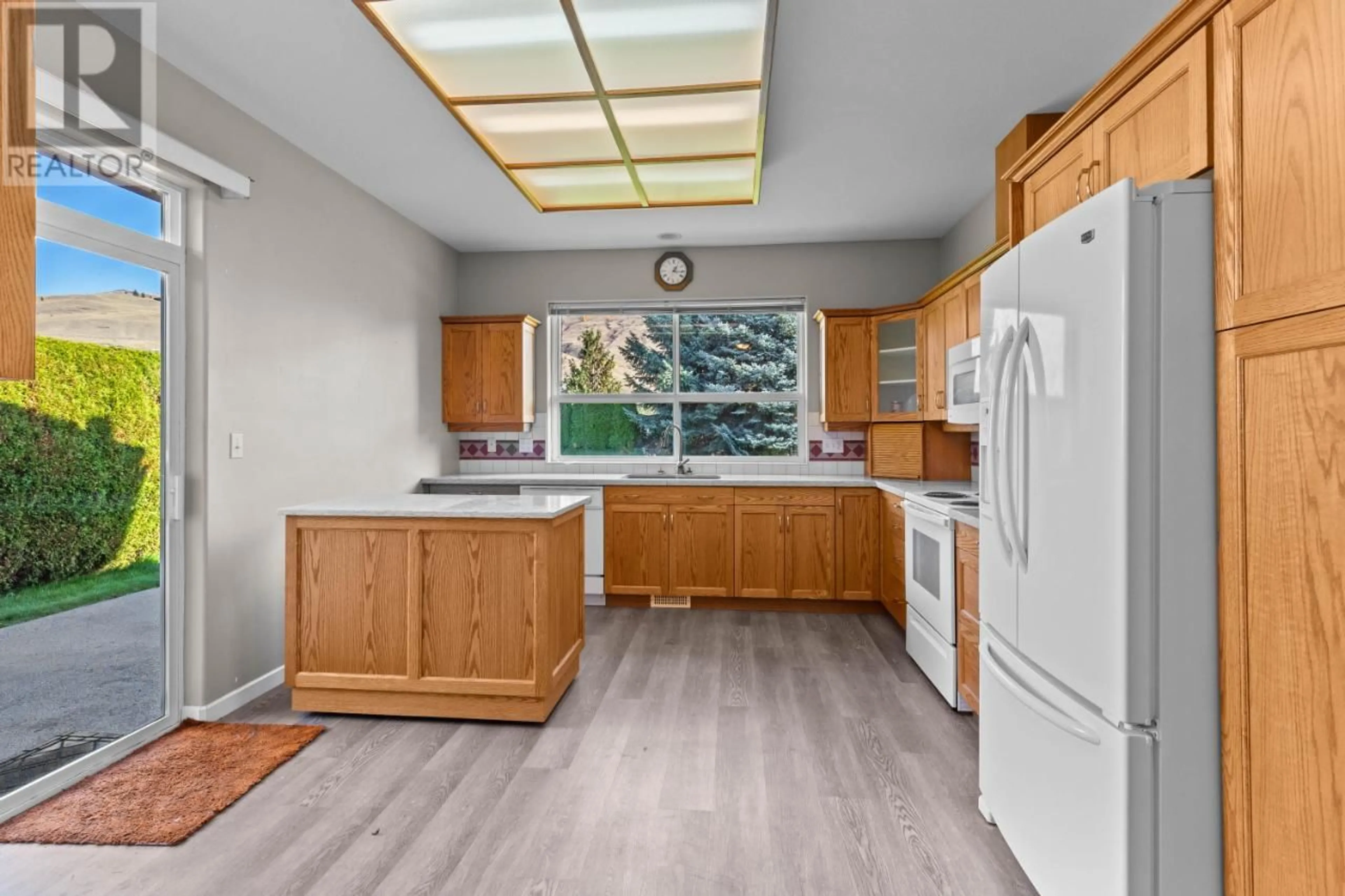 Standard kitchen, wood floors, cottage for 650 HARRINGTON Road Unit# 76, Kamloops British Columbia V2B6T7