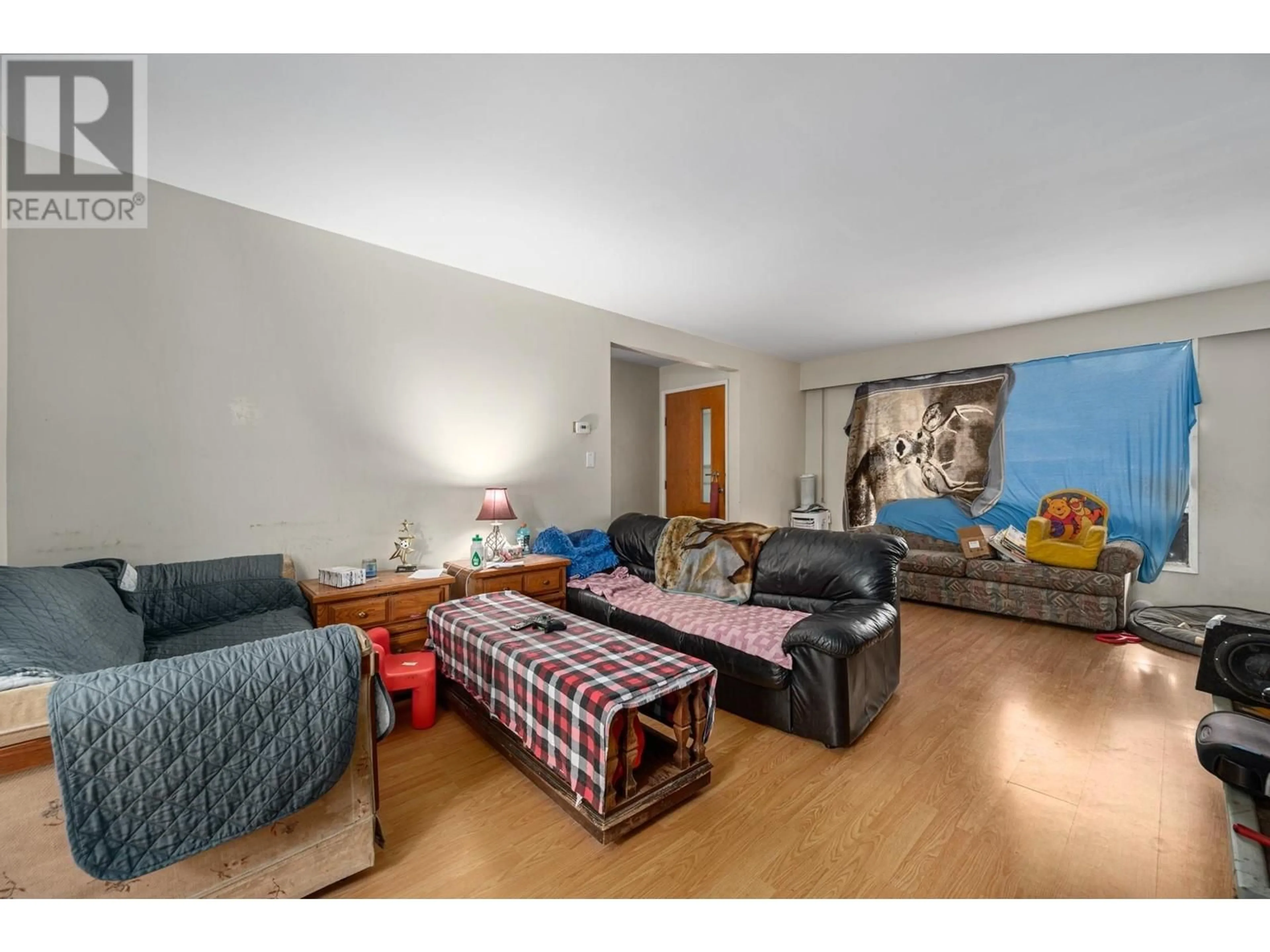 Living room, wood floors for 281 TINGLEY Street, Ashcroft British Columbia V0K1A0