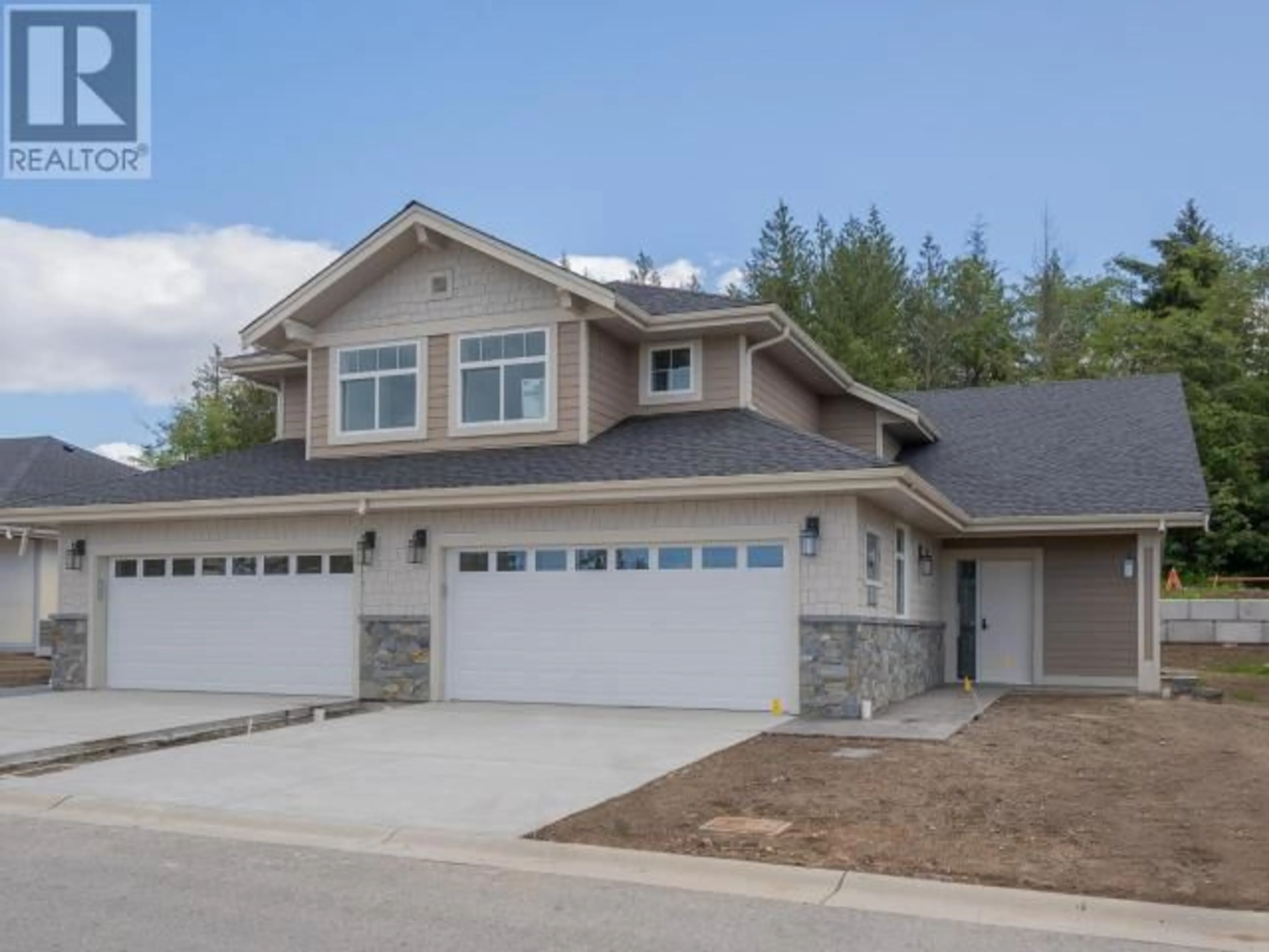 Home with vinyl exterior material, street for 4064 SATURNA AVE, Powell River British Columbia V8A5T4