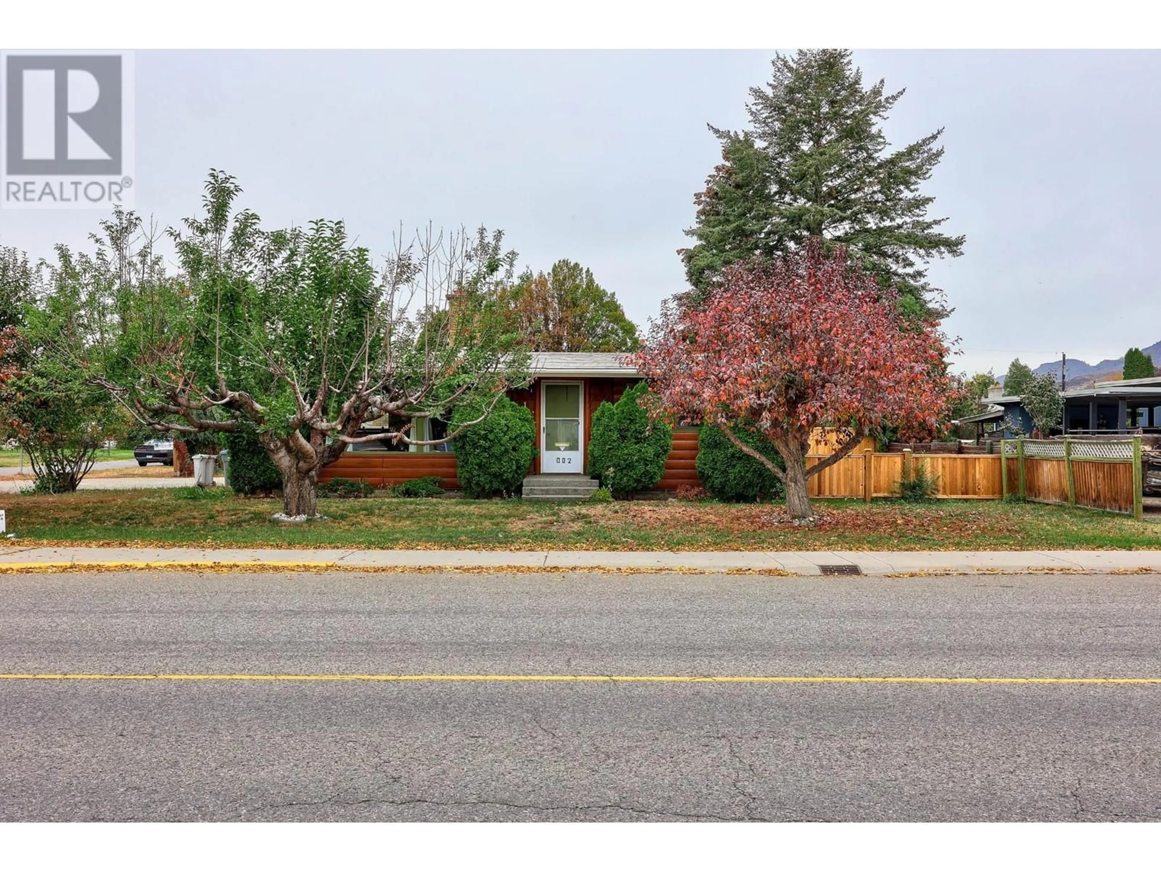 Frontside or backside of a home, the street view for 1002 SOUTHILL Street, Kamloops British Columbia V2H1T7