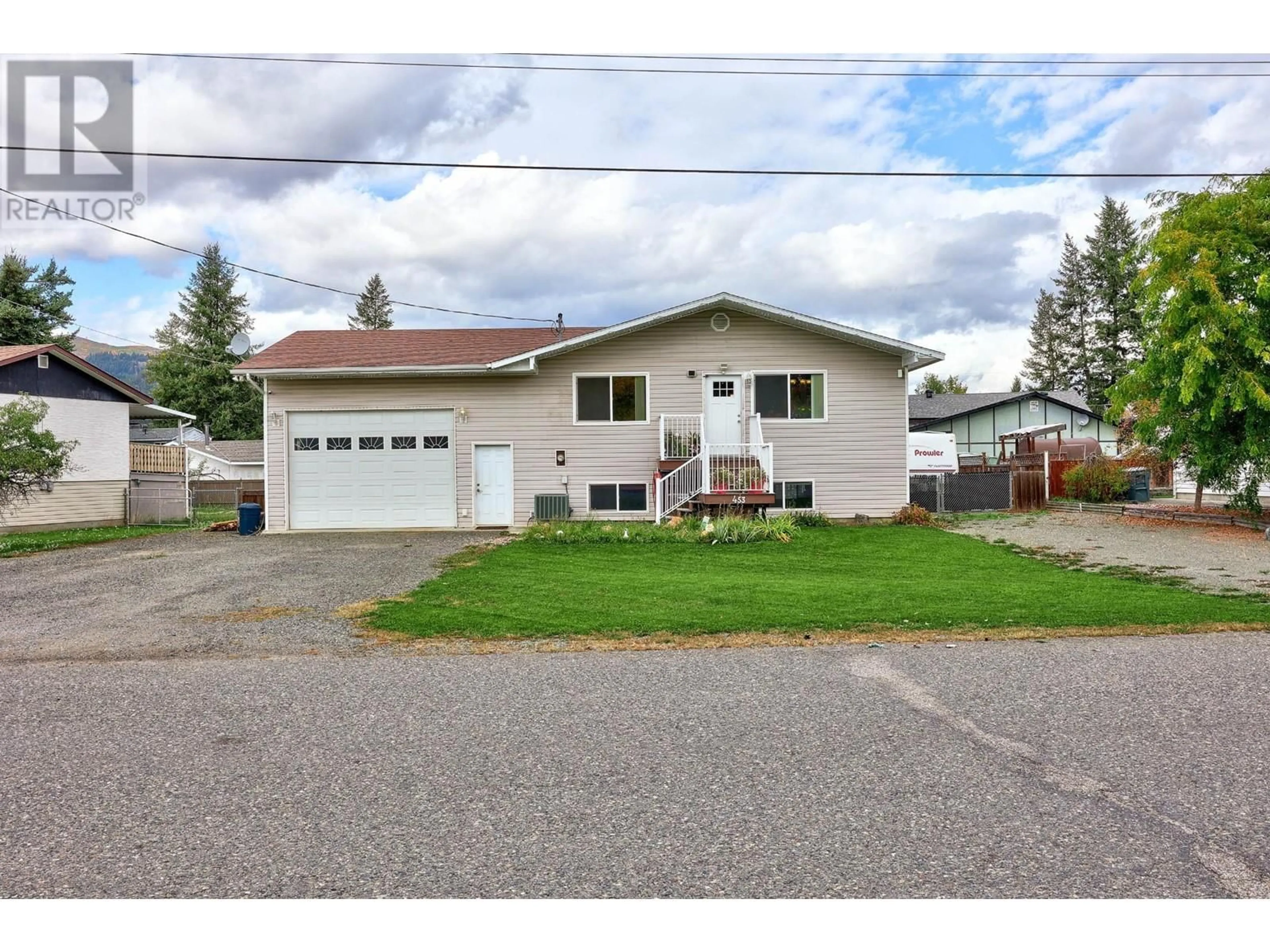 Frontside or backside of a home, the street view for 453 ROBIN Drive, Barriere British Columbia V2H1T7