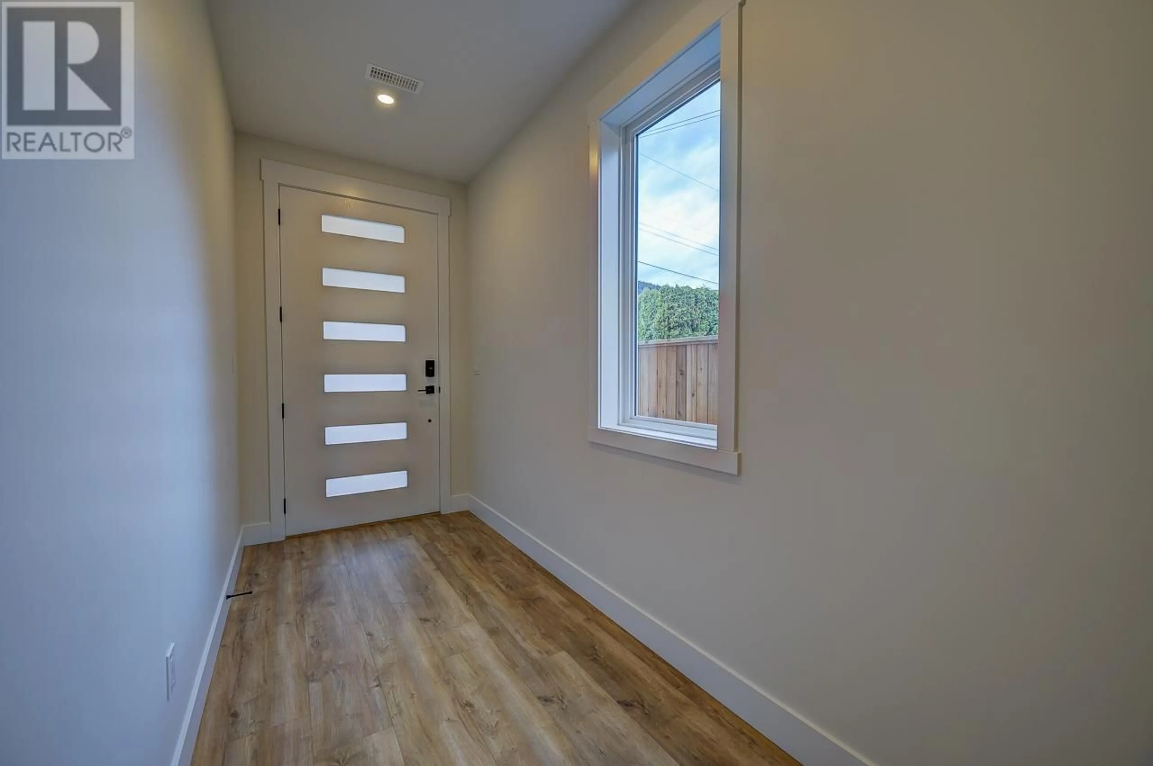 Indoor entryway, wood floors for 2969A GILBERT Road, Kamloops British Columbia V2B7A9