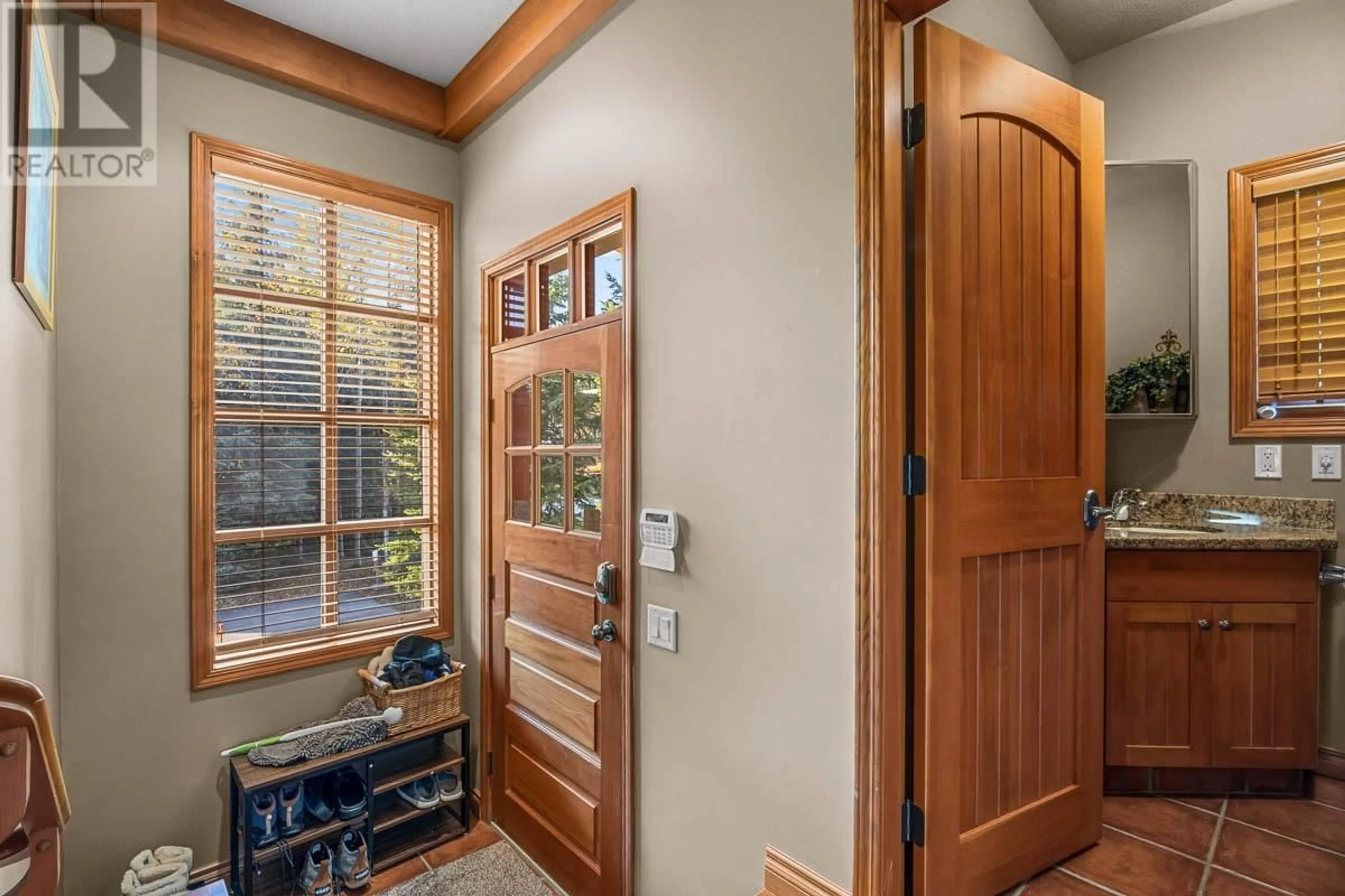 Indoor entryway, wood floors for 6000 VALLEY Drive Unit# 29, Sun Peaks British Columbia V0E5N0