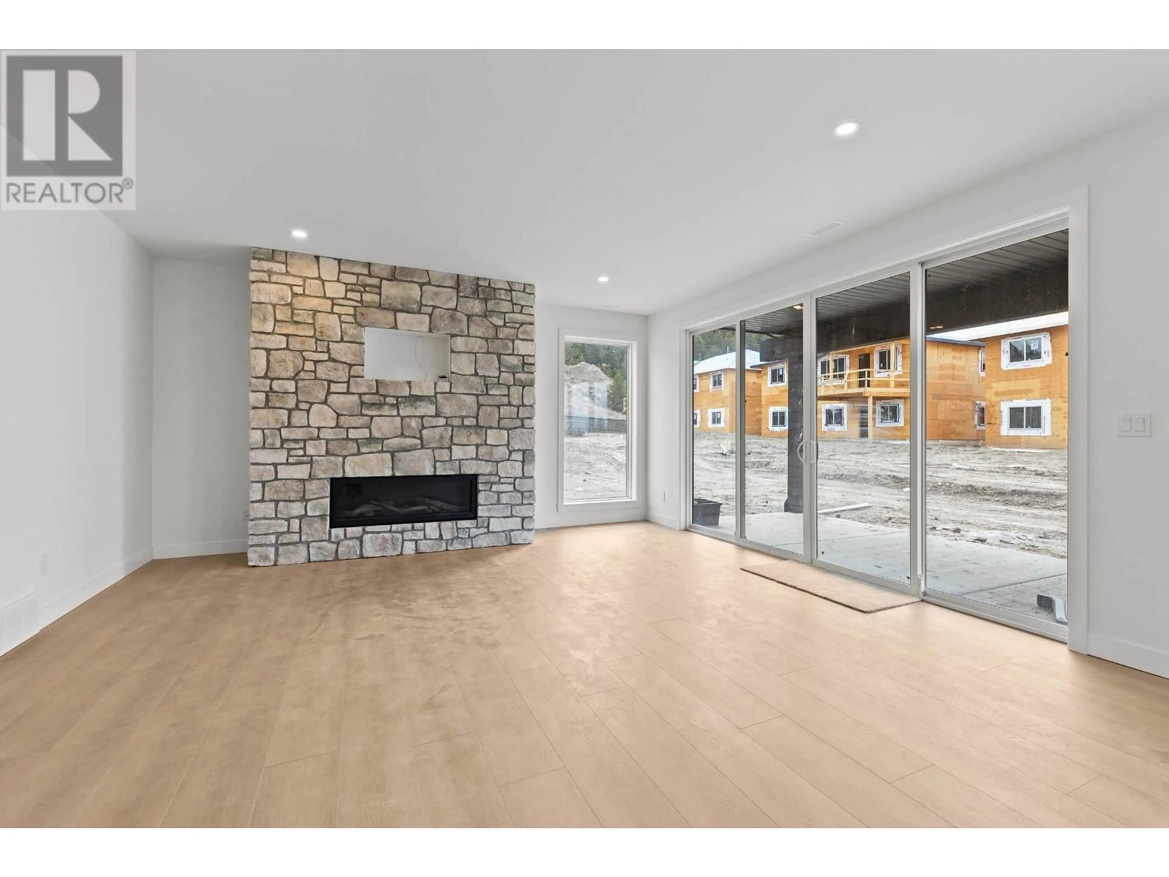 Indoor foyer, wood floors for 1291 BRECHIN Place, Kamloops British Columbia V2H1T7