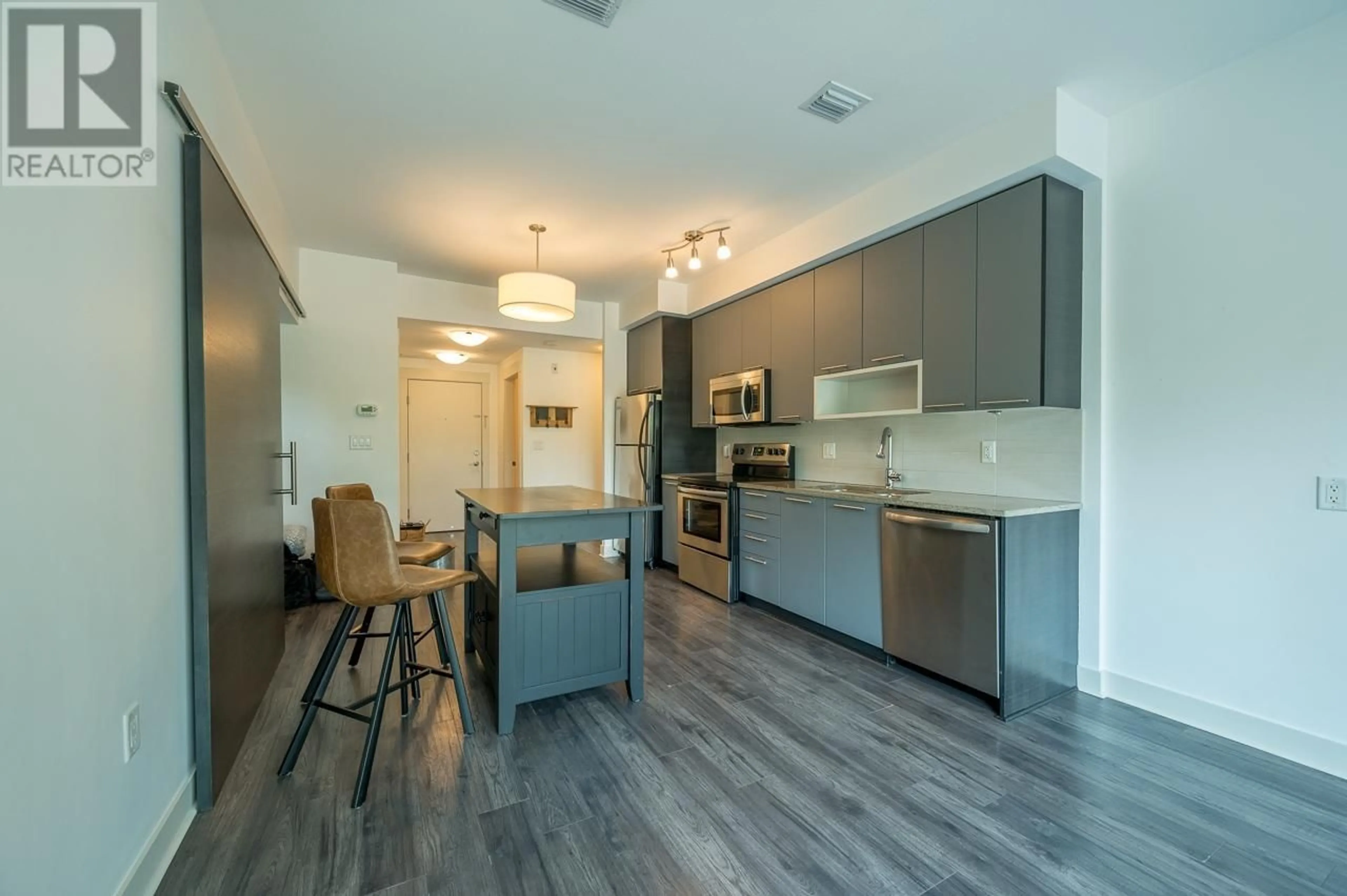 Open concept kitchen for 1000 TALASA Way Unit# 1310, Kamloops British Columbia V2H0C2