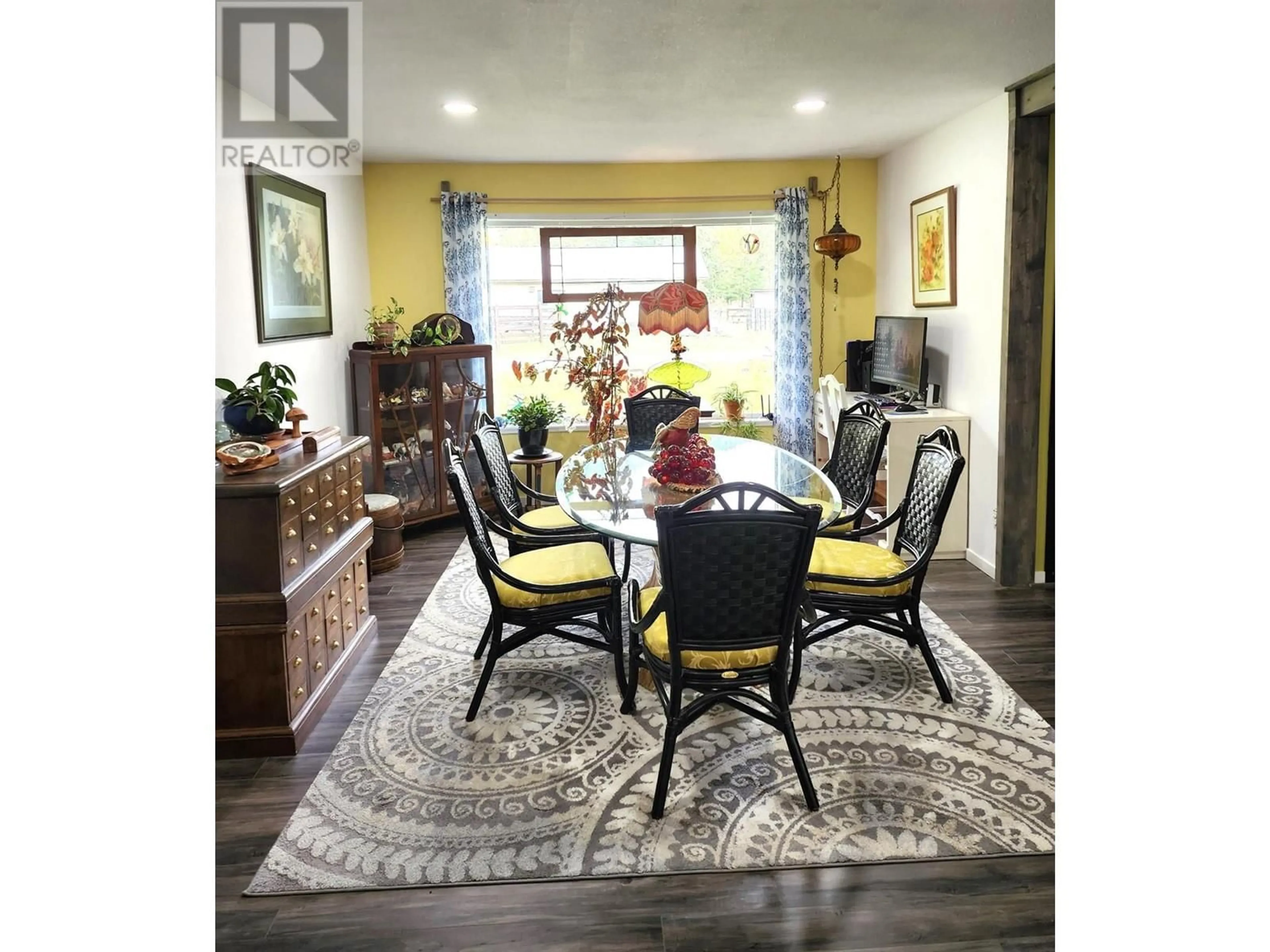 Dining room, wood/laminate floor for 3056 HARMON ROAD, Clearwater British Columbia V0E3A0