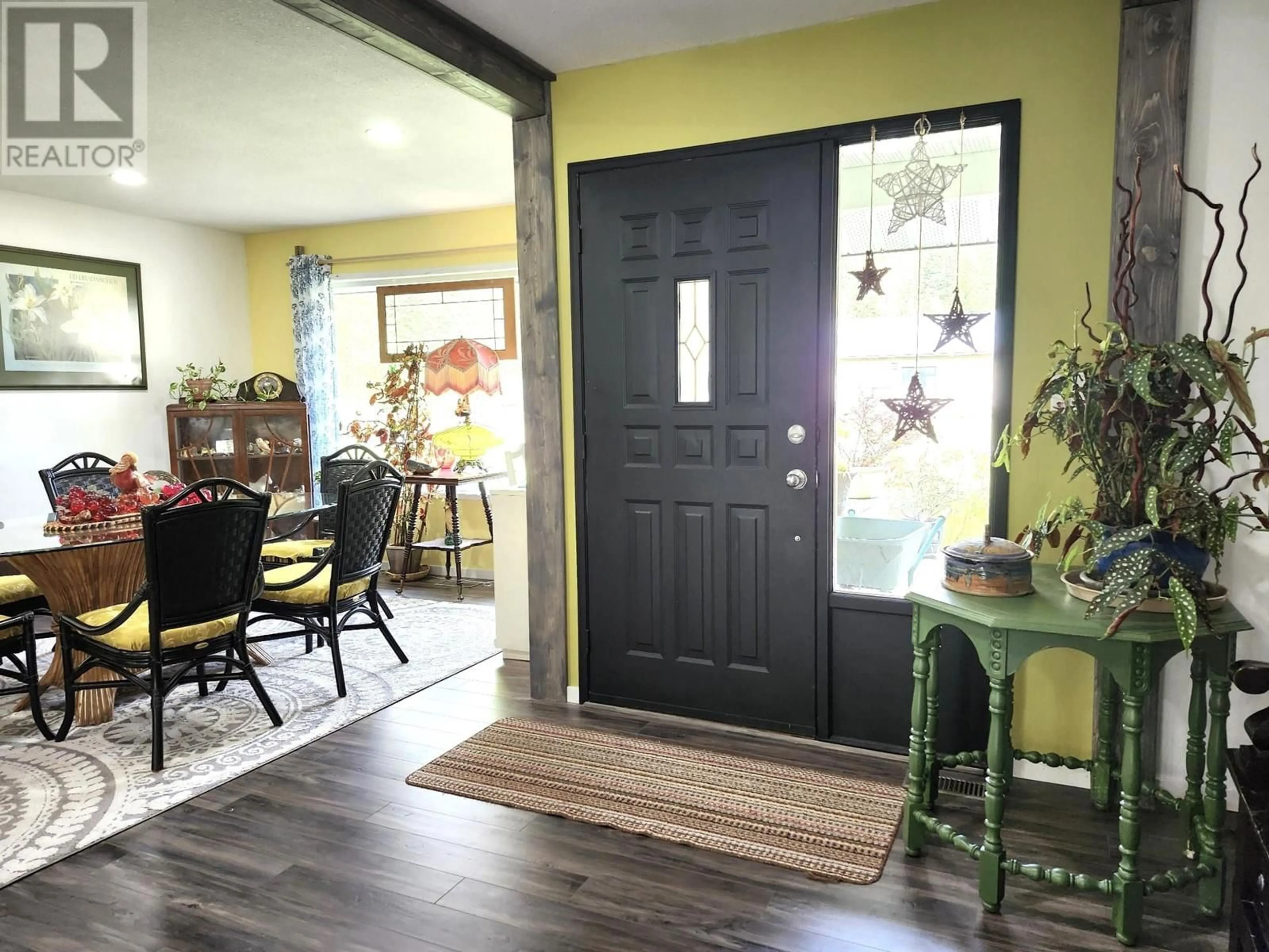 Indoor entryway, wood floors for 3056 HARMON Road, Clearwater British Columbia V0E3A0