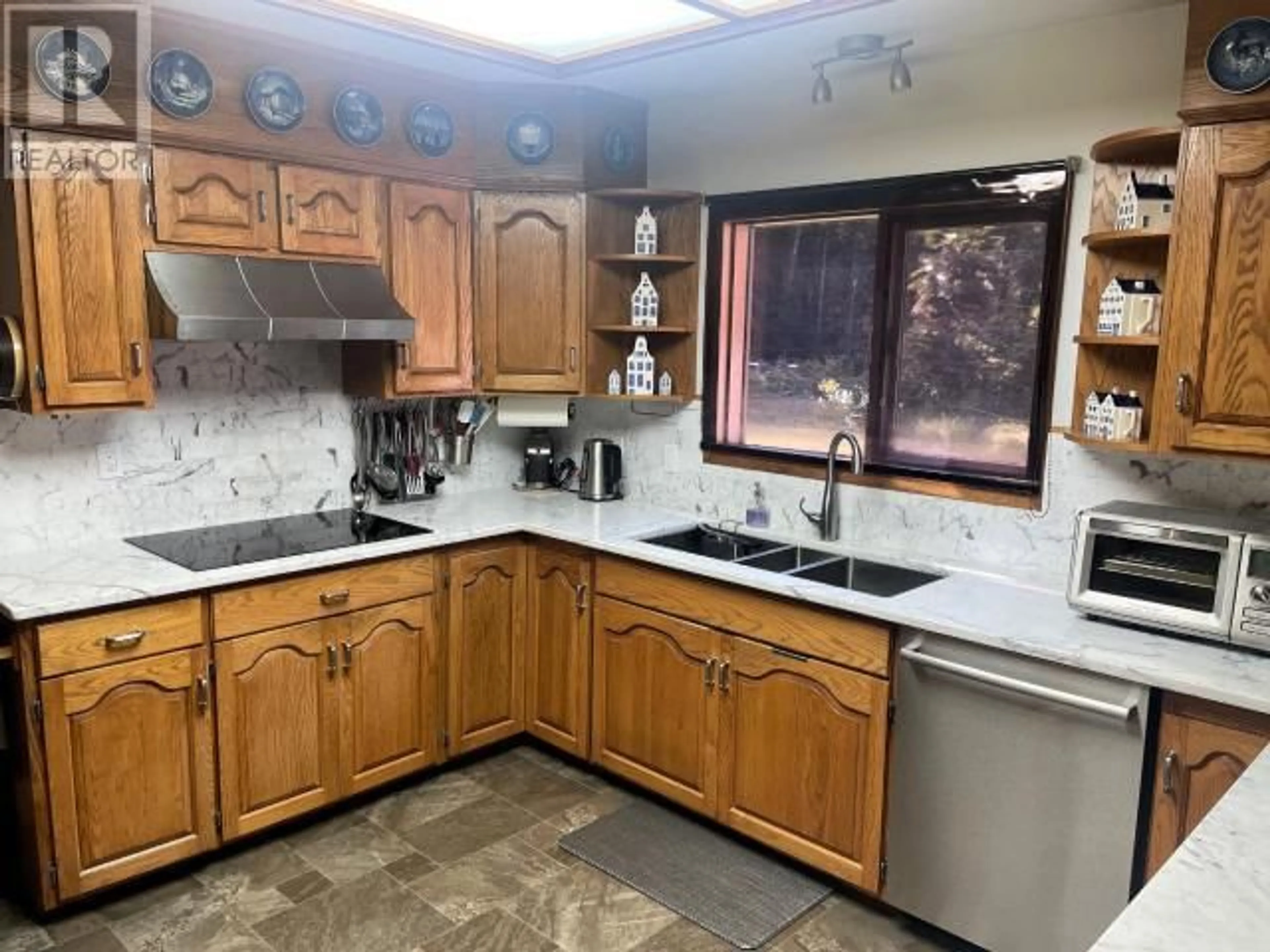 Standard kitchen, ceramic/tile floor for 5084 LEAPER ROAD, Texada Island British Columbia V0N1W0