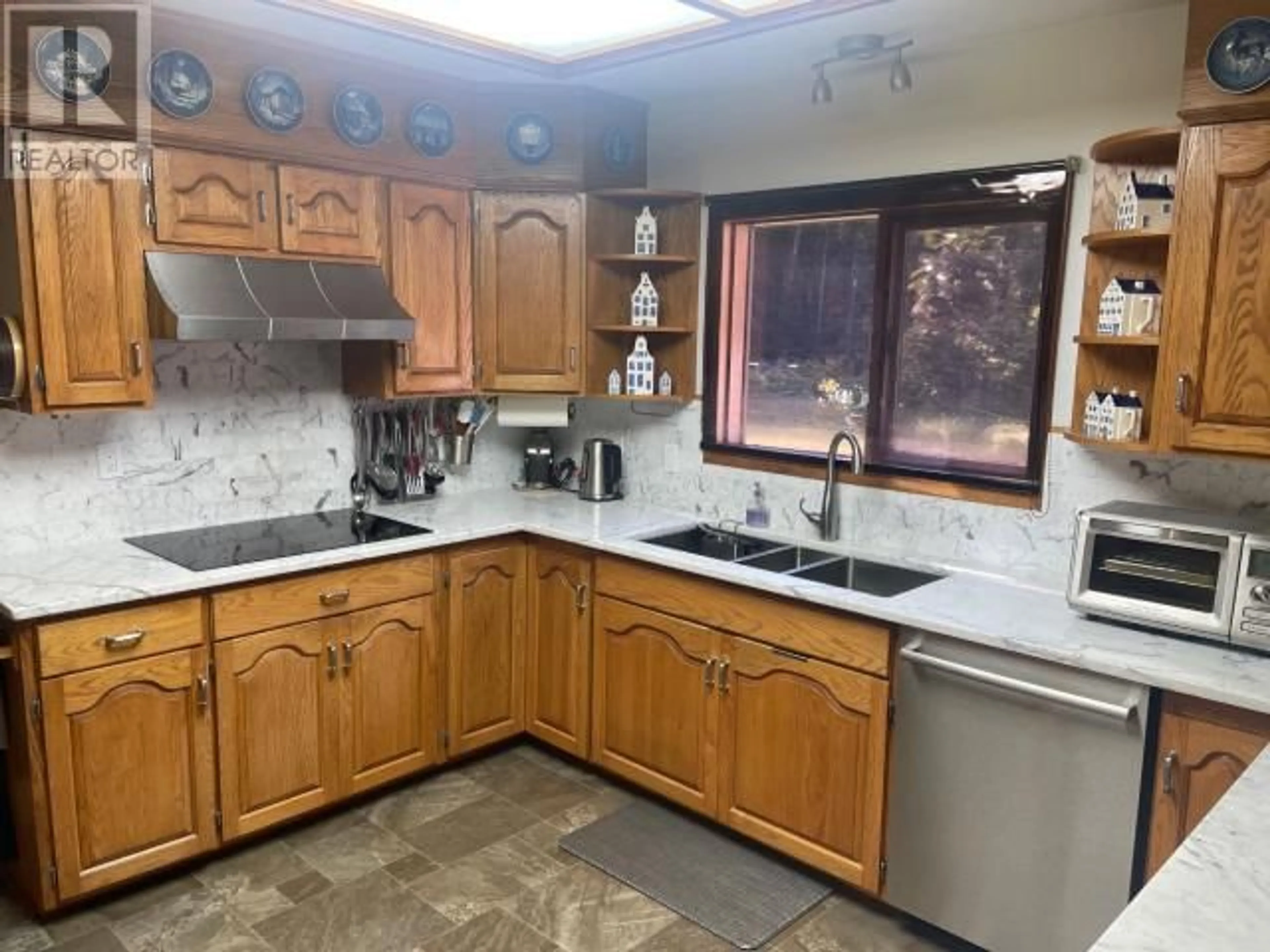 Standard kitchen, ceramic/tile floor for 5084 LEAPER ROAD, Texada Island British Columbia V0N1W0