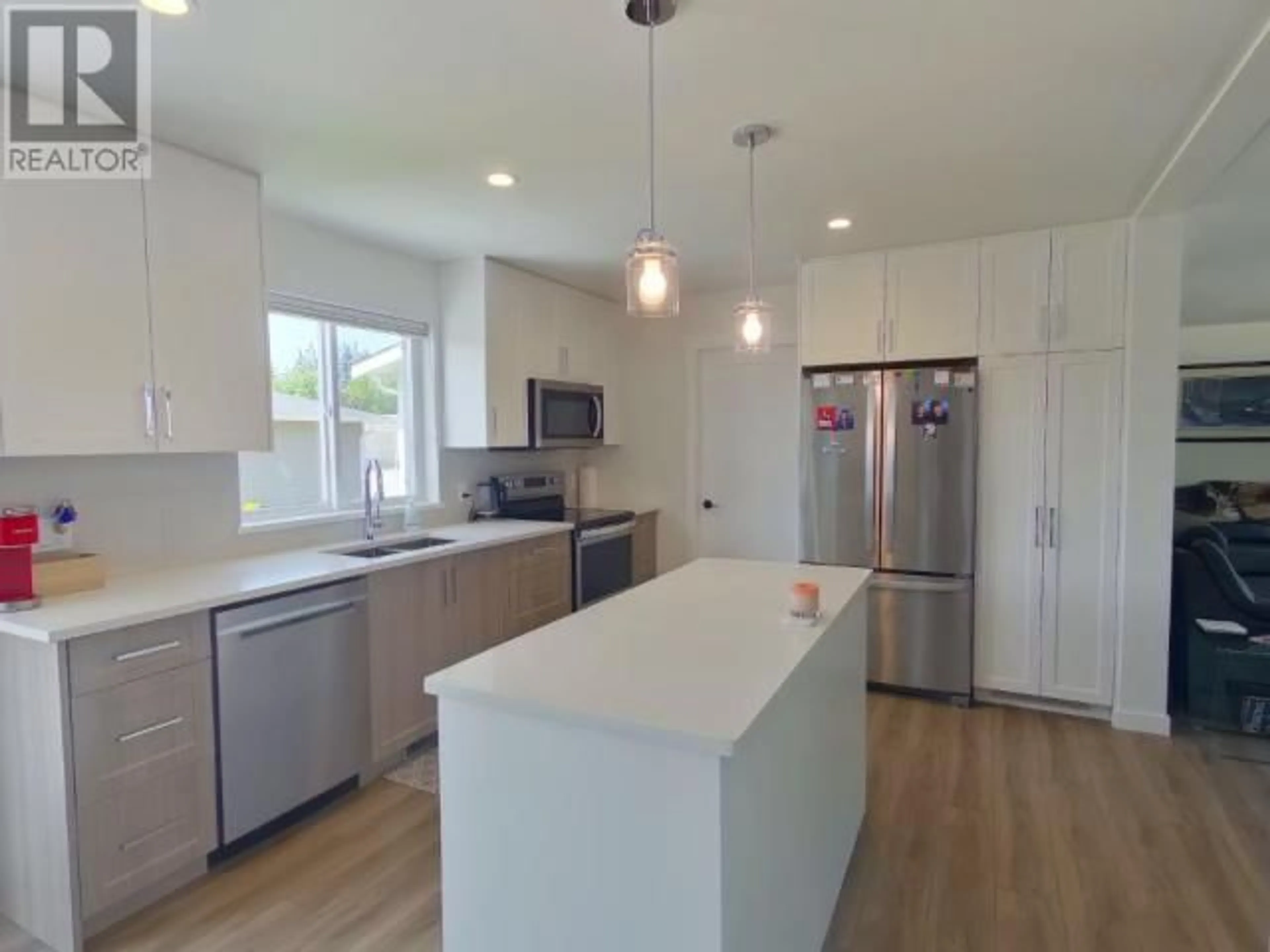 Open concept kitchen for 104-7440 NOOTKA STREET, Powell River British Columbia V8A0P8