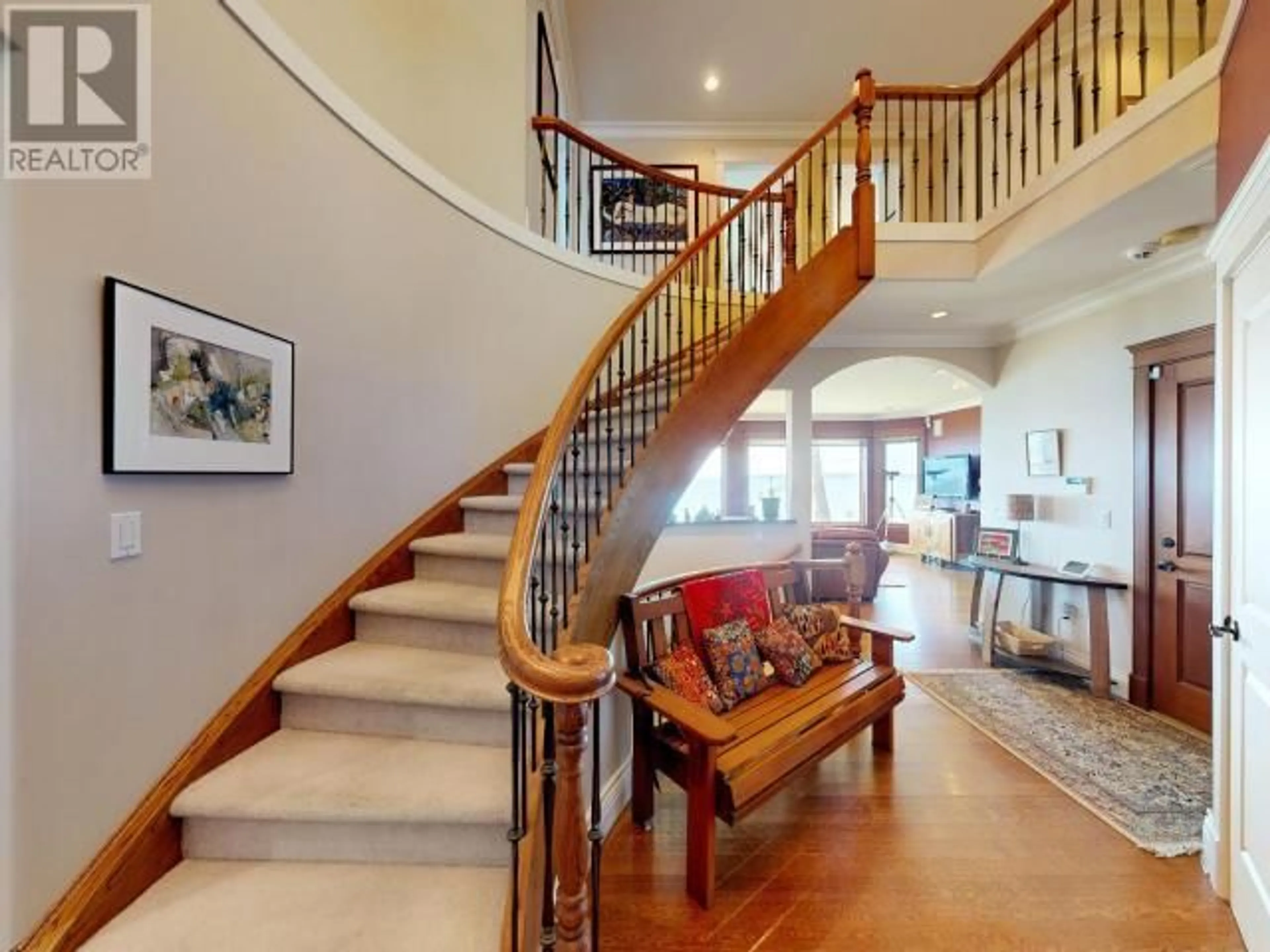 Indoor foyer, wood floors for 3623 MARINE AVE, Powell River British Columbia