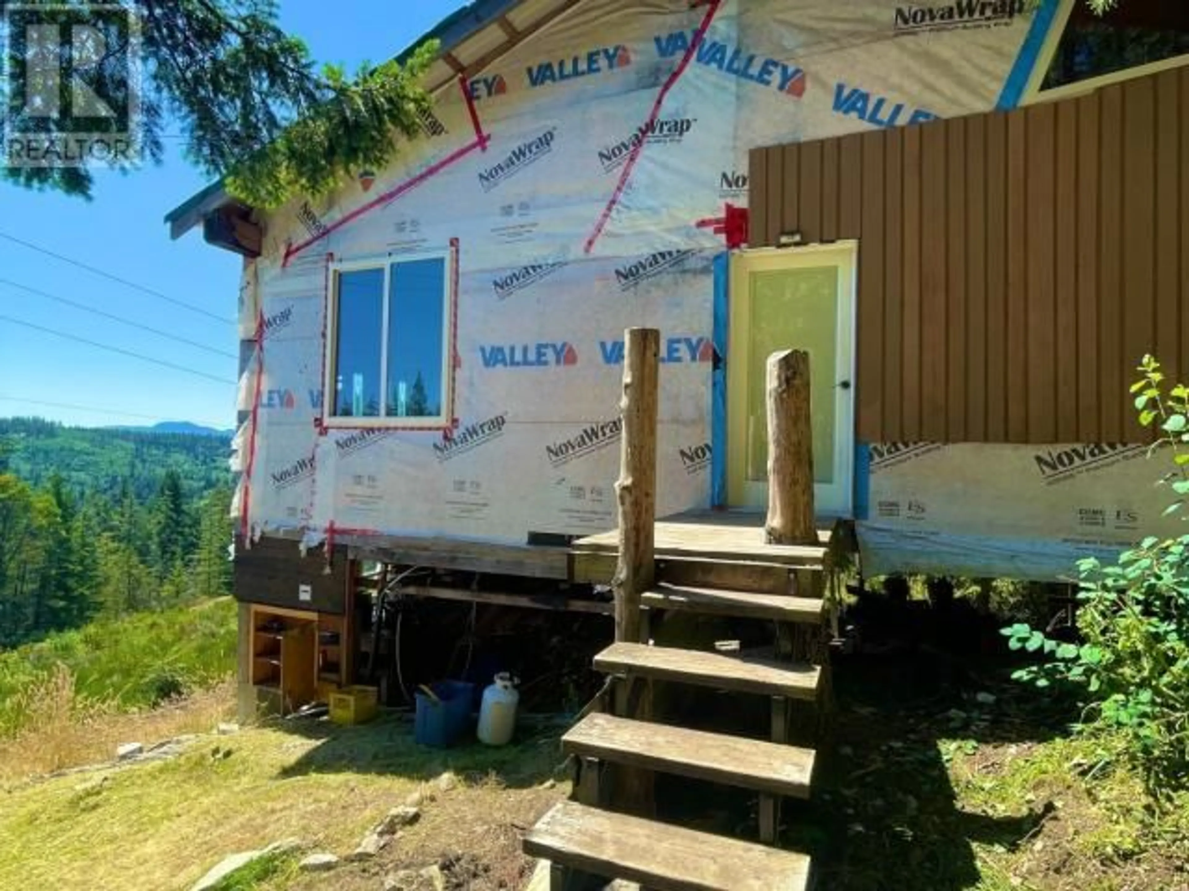 Home with vinyl exterior material, building for 12760 HIGHWAY 101, Powell River British Columbia V8A0M9