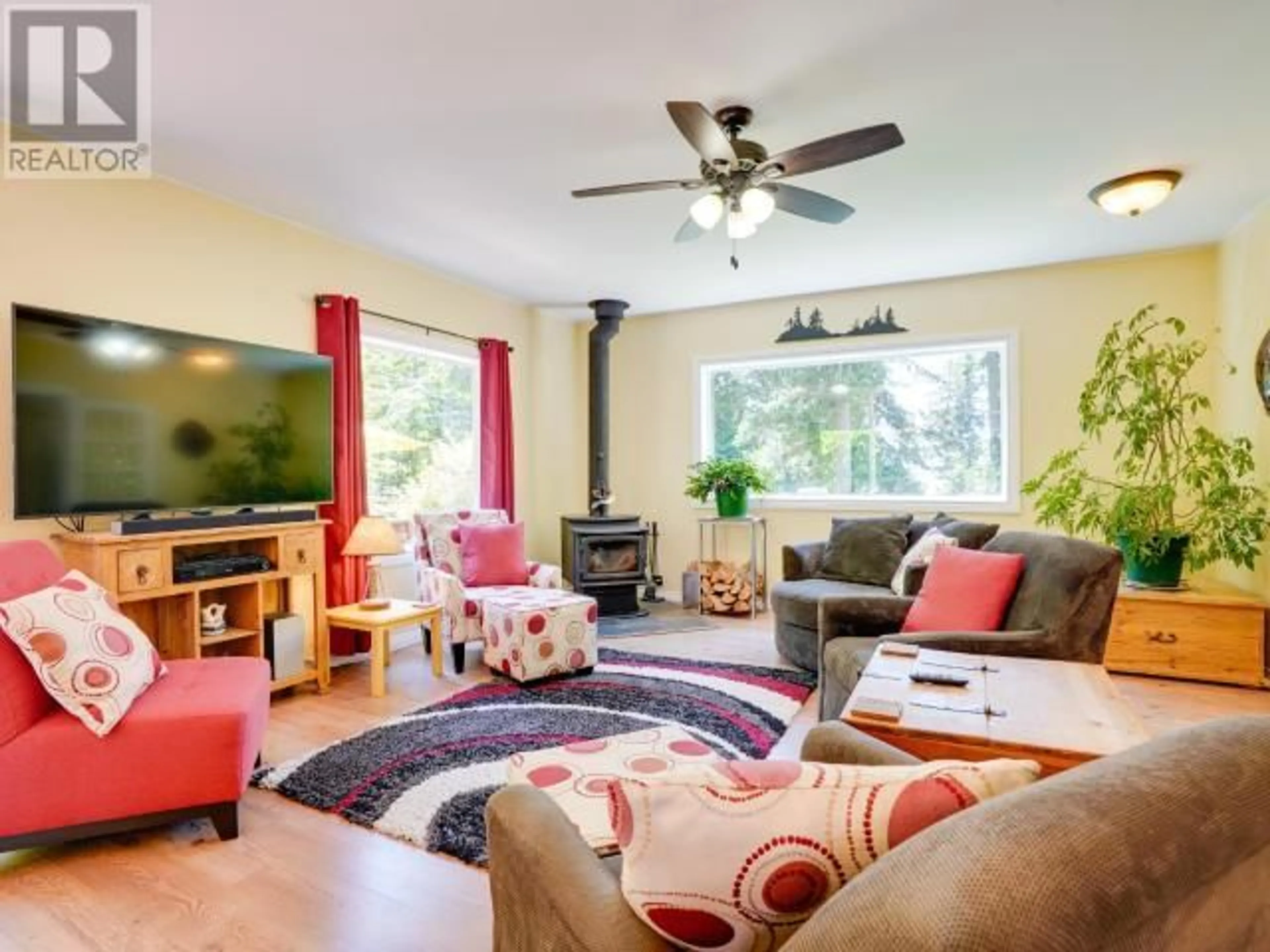 Living room, wood floors for 9098 STAGER ROAD, Powell River British Columbia V8A2N9