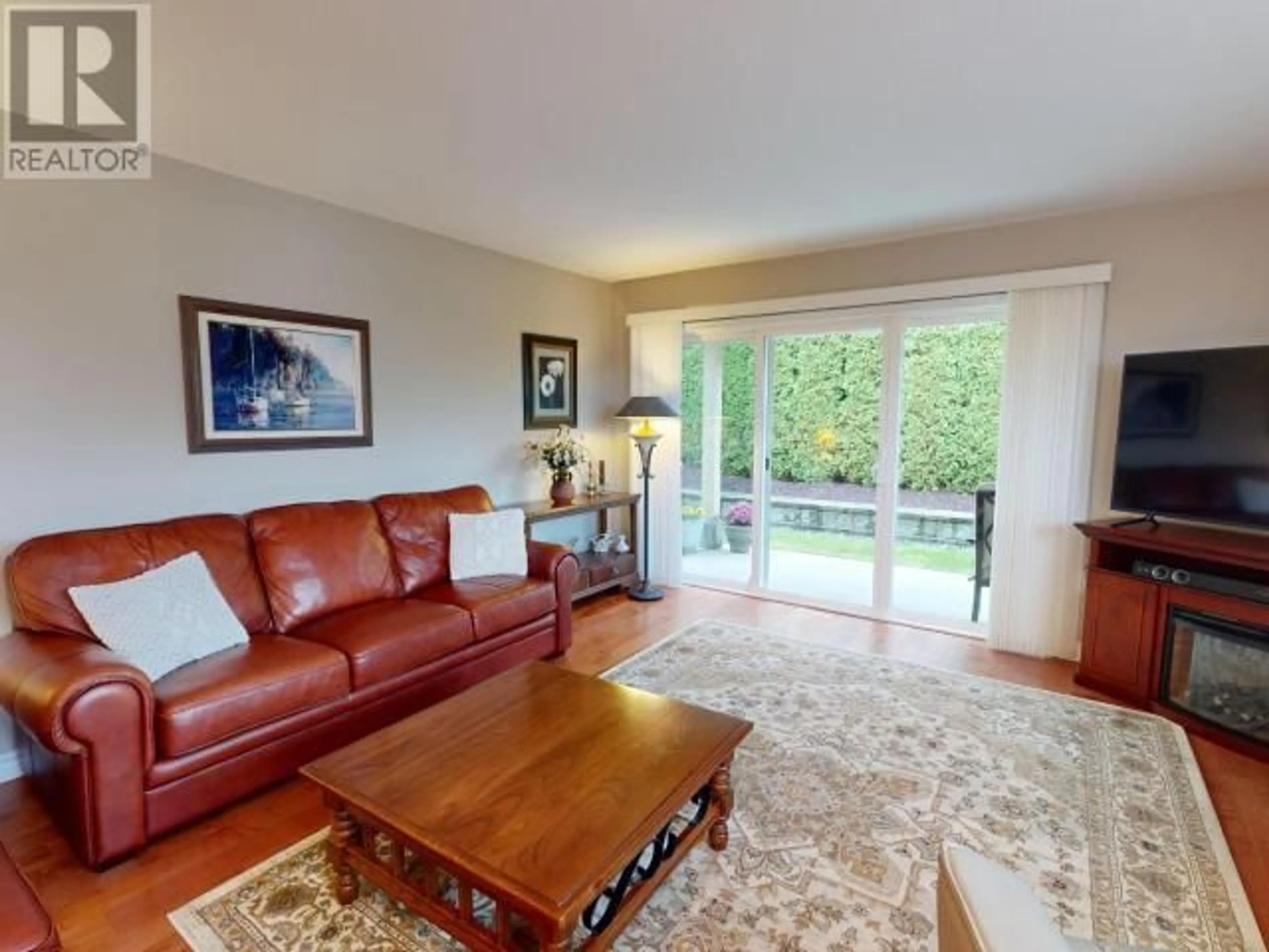 Living room, wood floors for 21-4415 MANSON AVE, Powell River British Columbia