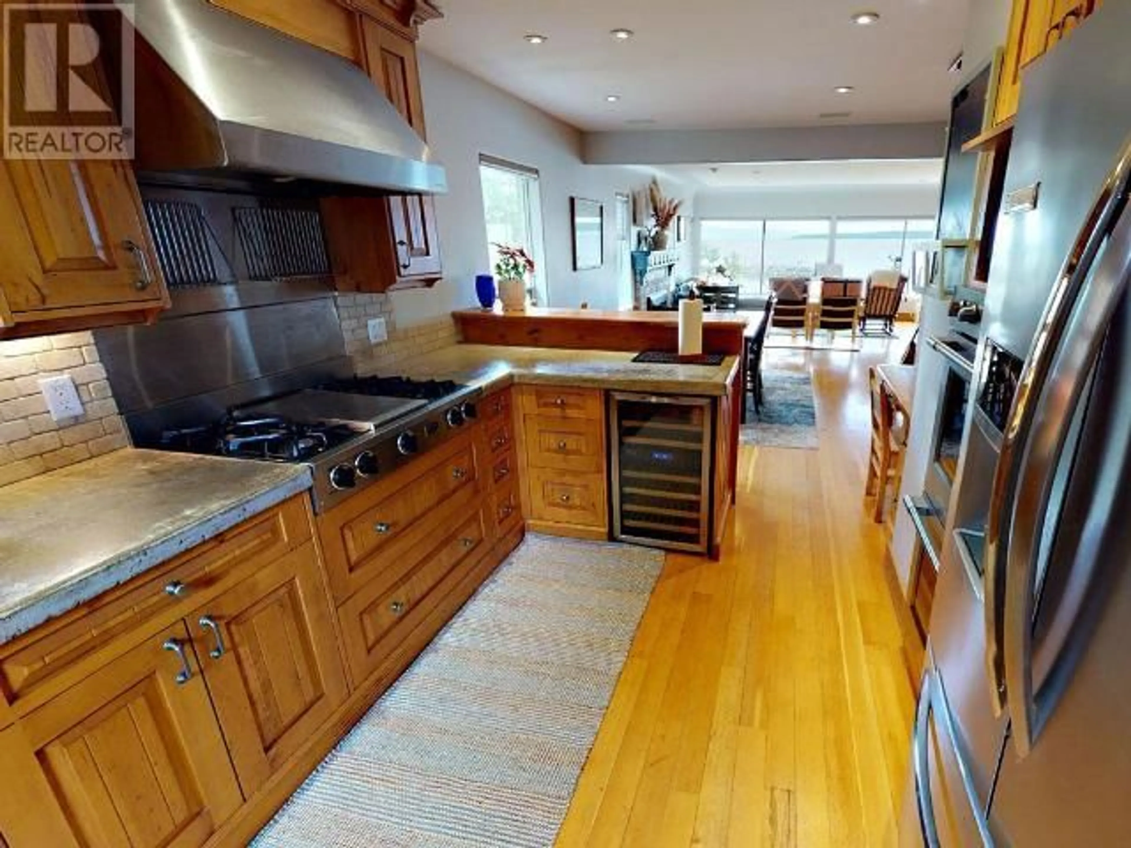 Contemporary kitchen, wood floors for 4557 WILLINGDON AVE, Powell River British Columbia V8A2M9