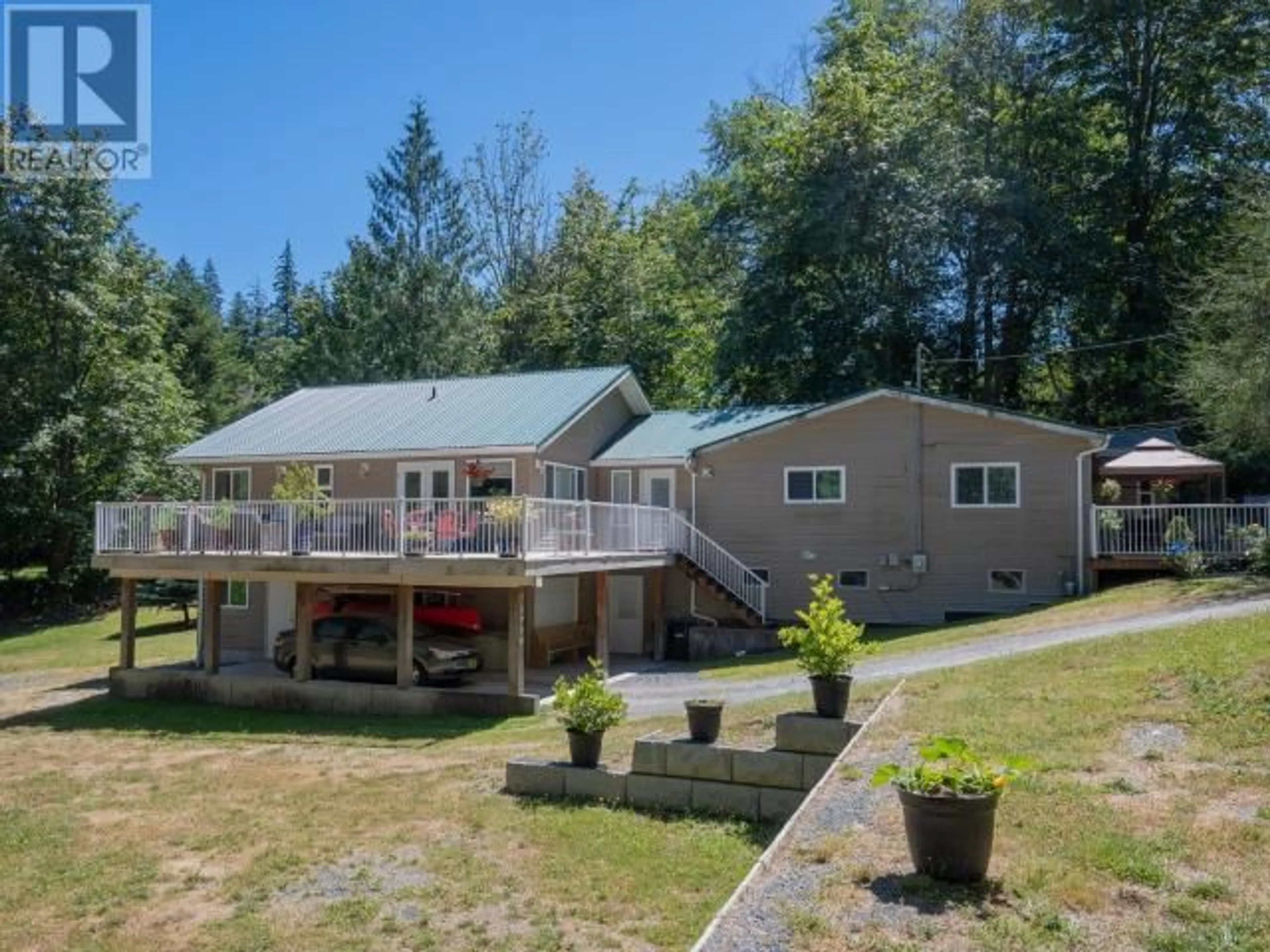 Frontside or backside of a home, cottage for 5930 MOWAT AVE, Powell River British Columbia V8A4C5