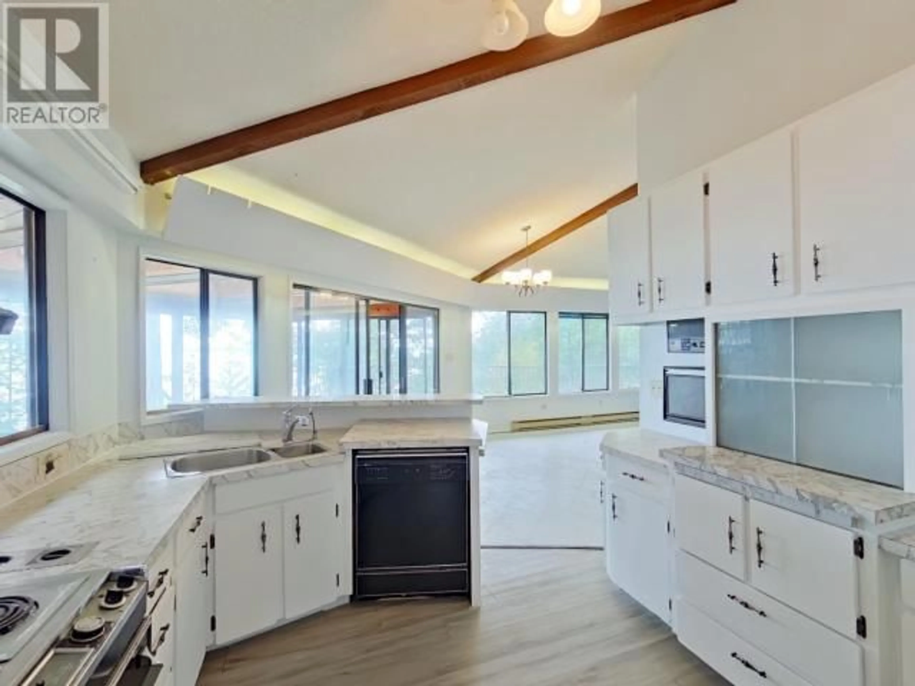 Open concept kitchen for 9773 EDMONDSON ROAD, Powell River British Columbia