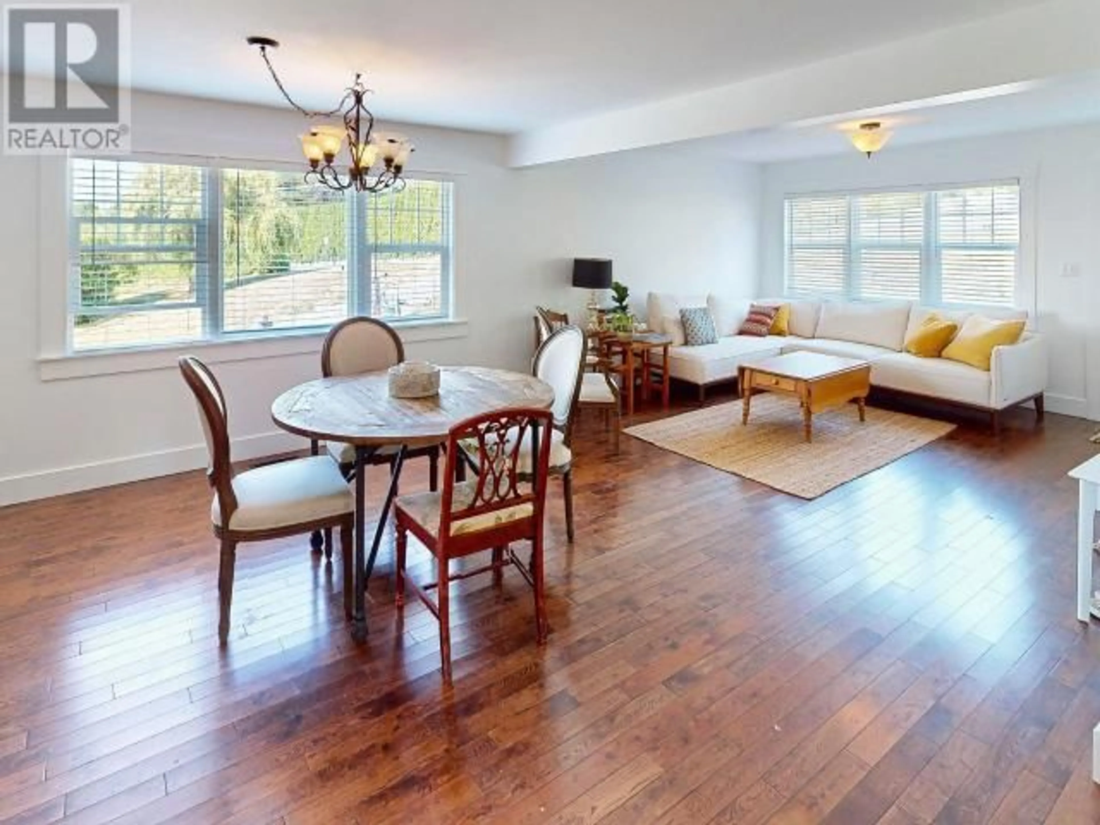 Living room, wood floors for 4311 WESTVIEW AVE, Powell River British Columbia