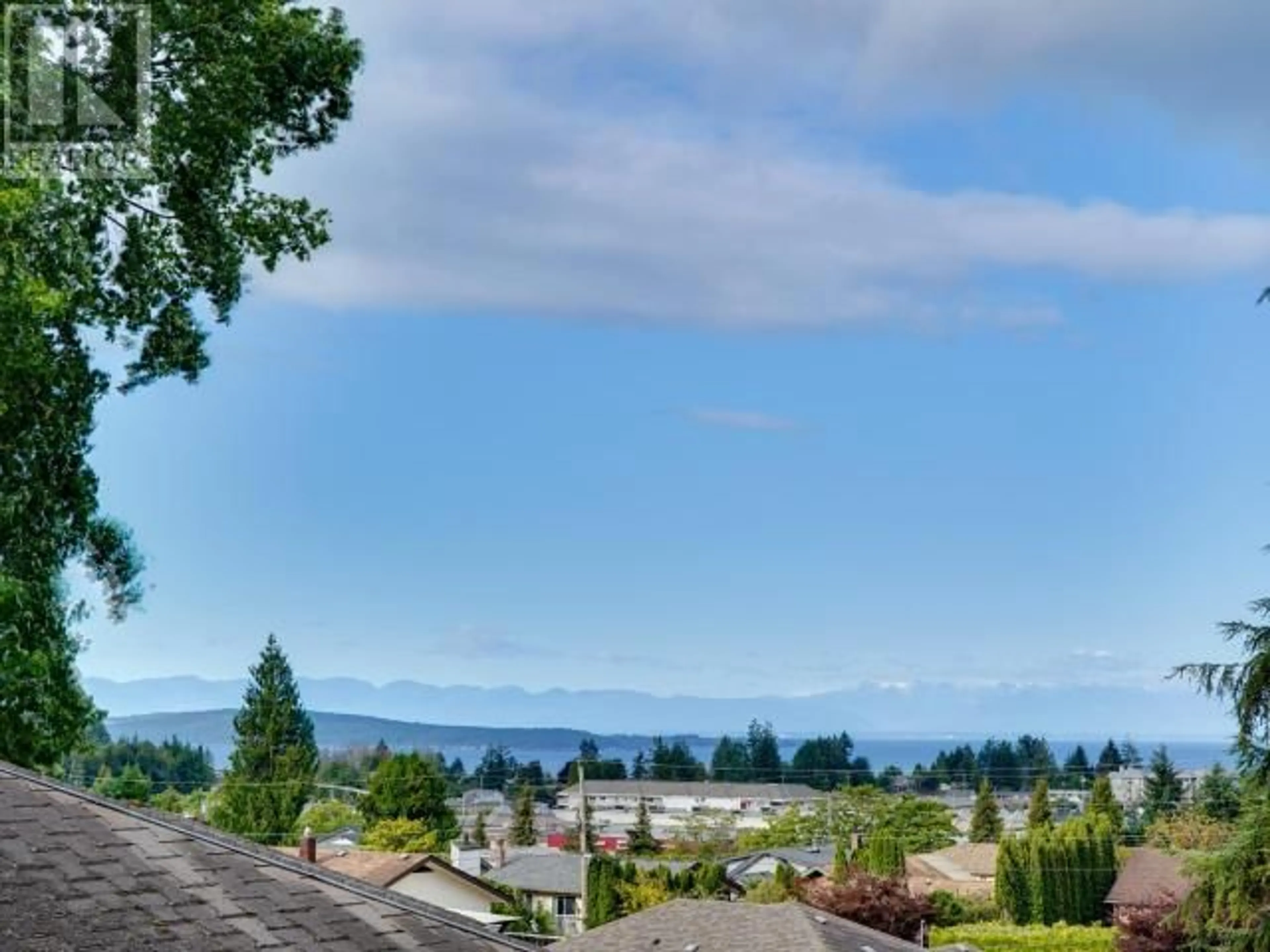 Frontside or backside of a home, the street view for 4763 FERNWOOD AVE, Powell River British Columbia V8A3L7