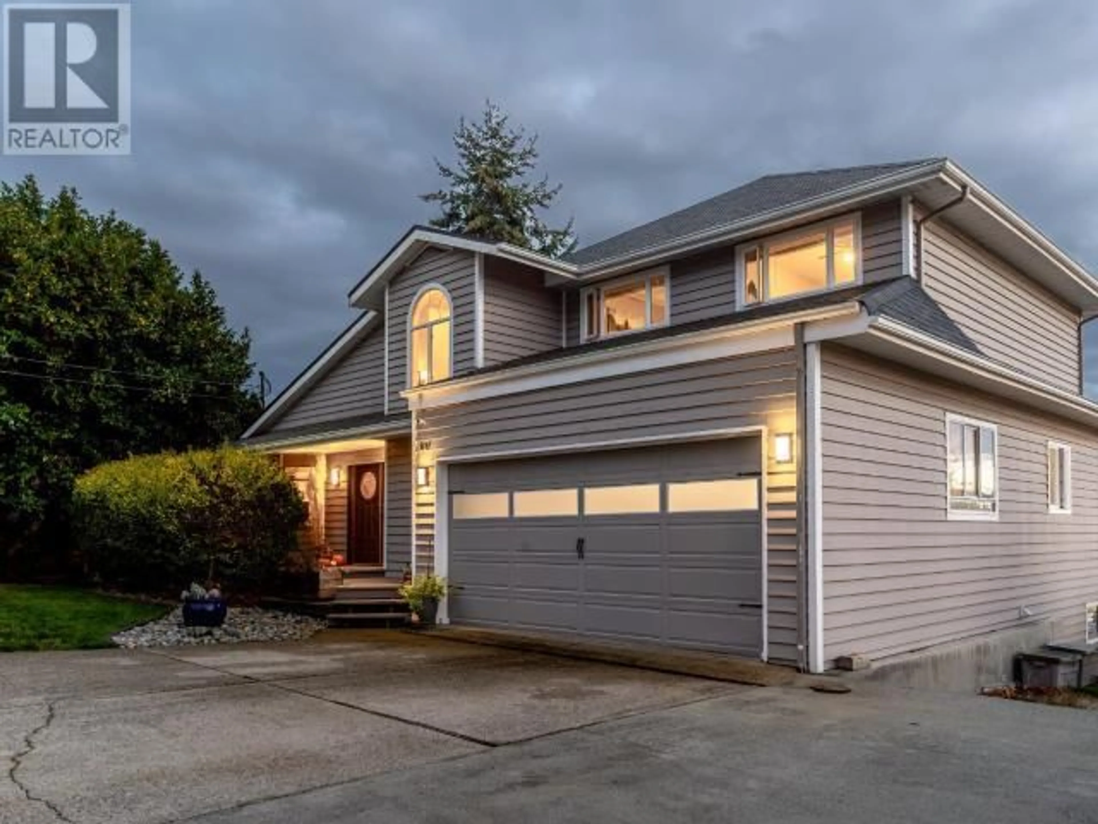 Home with vinyl exterior material, street for 8745 PATRICIA ROAD, Powell River British Columbia