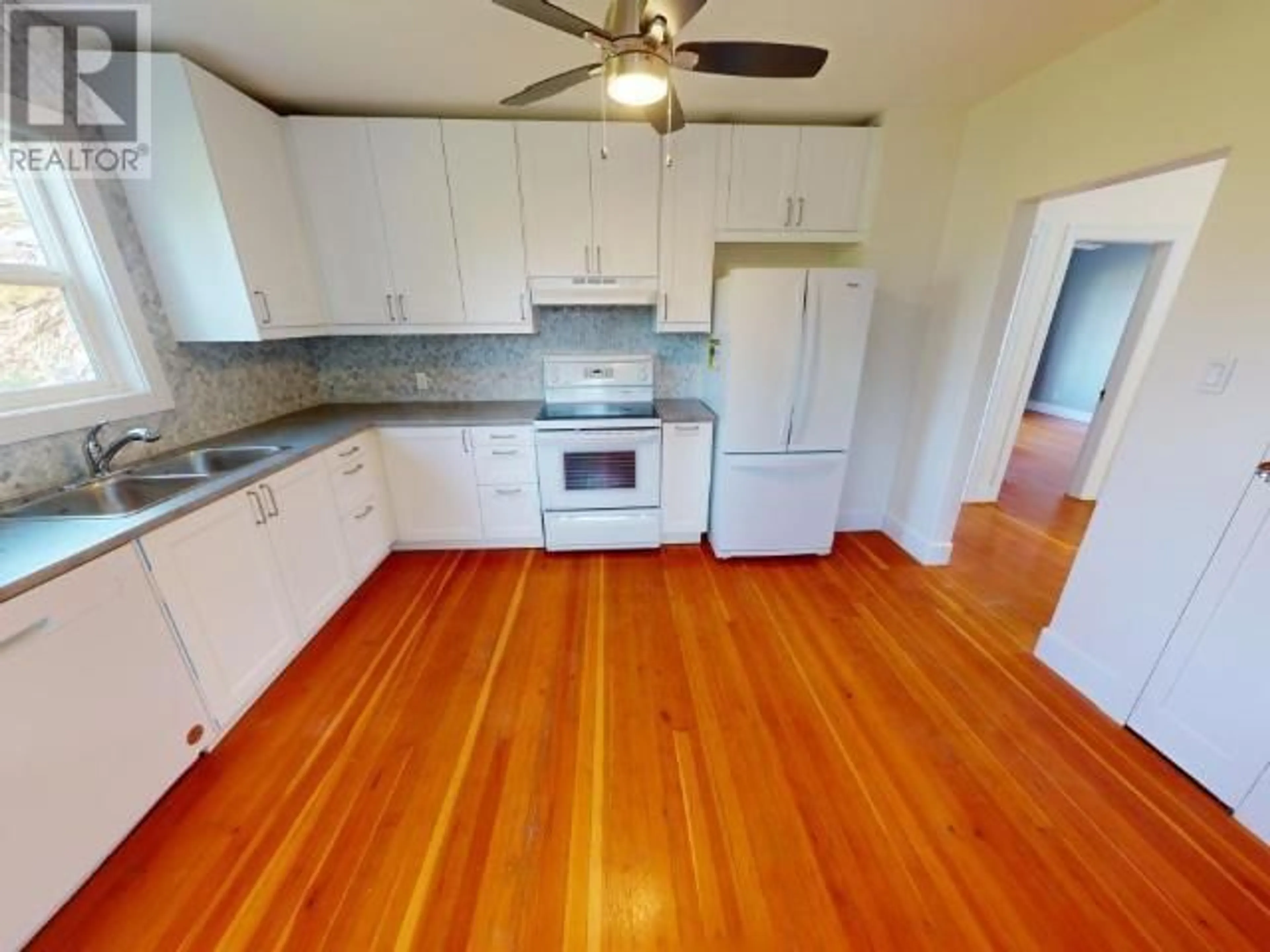 Standard kitchen, wood floors, cottage for 6840 CHURCH STREET, Powell River British Columbia V8A3X1