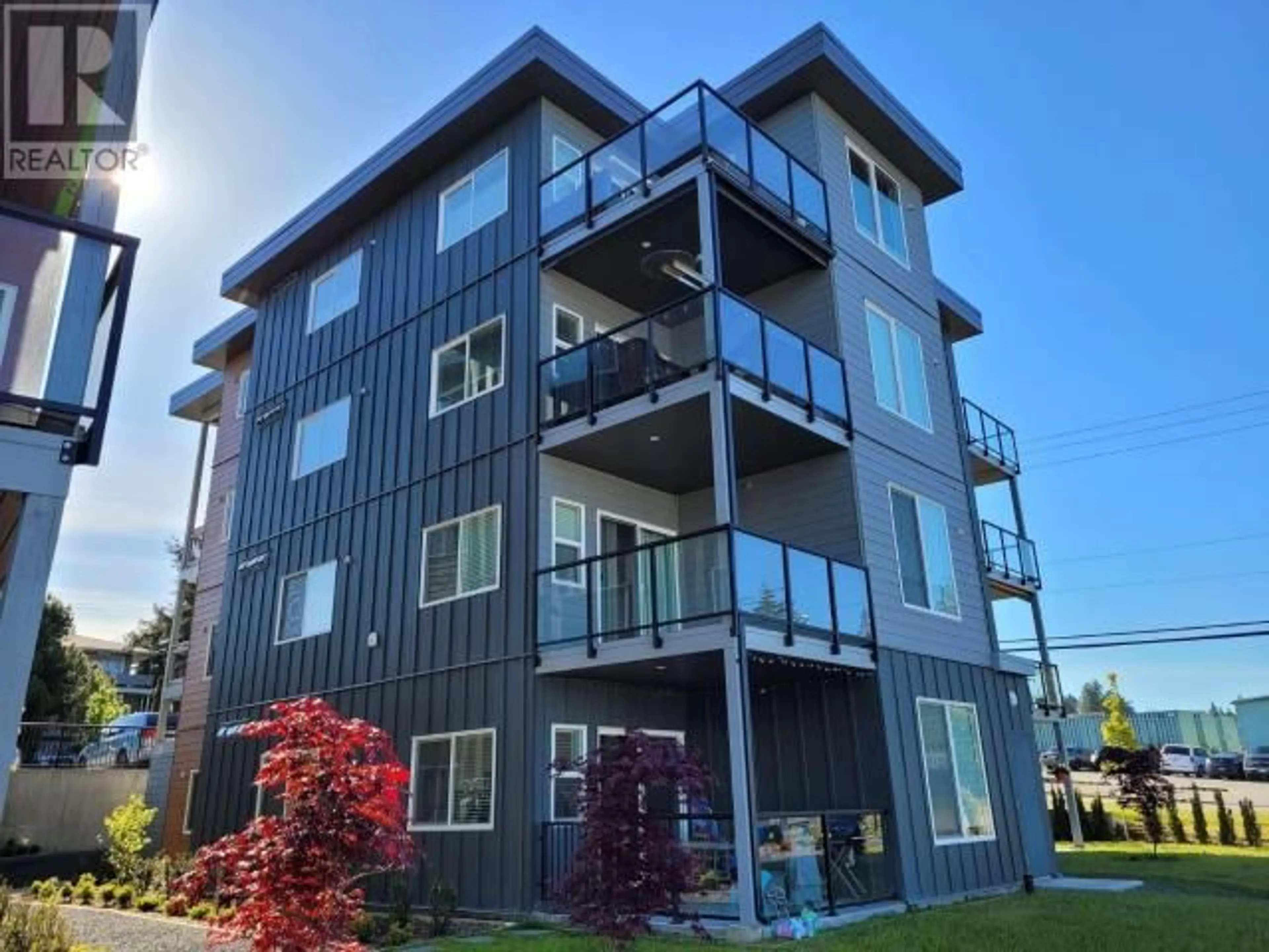 A pic from exterior of the house or condo, the front or back of building for 401-7175 DUNCAN STREET, Powell River British Columbia V8A1W3