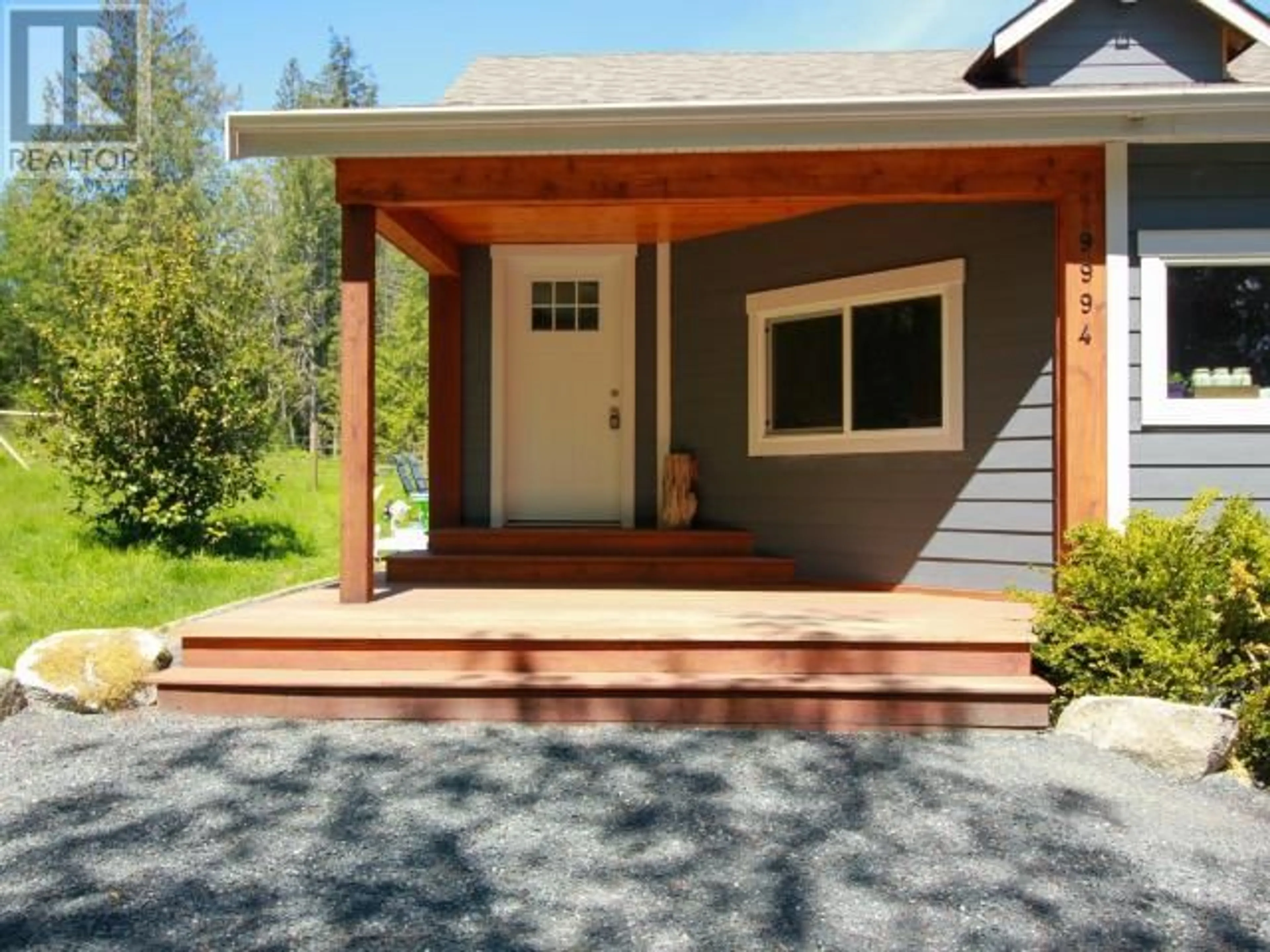 Indoor entryway, wood floors for 9994 KELLY CREEK ROAD, Powell River British Columbia V8A0N9