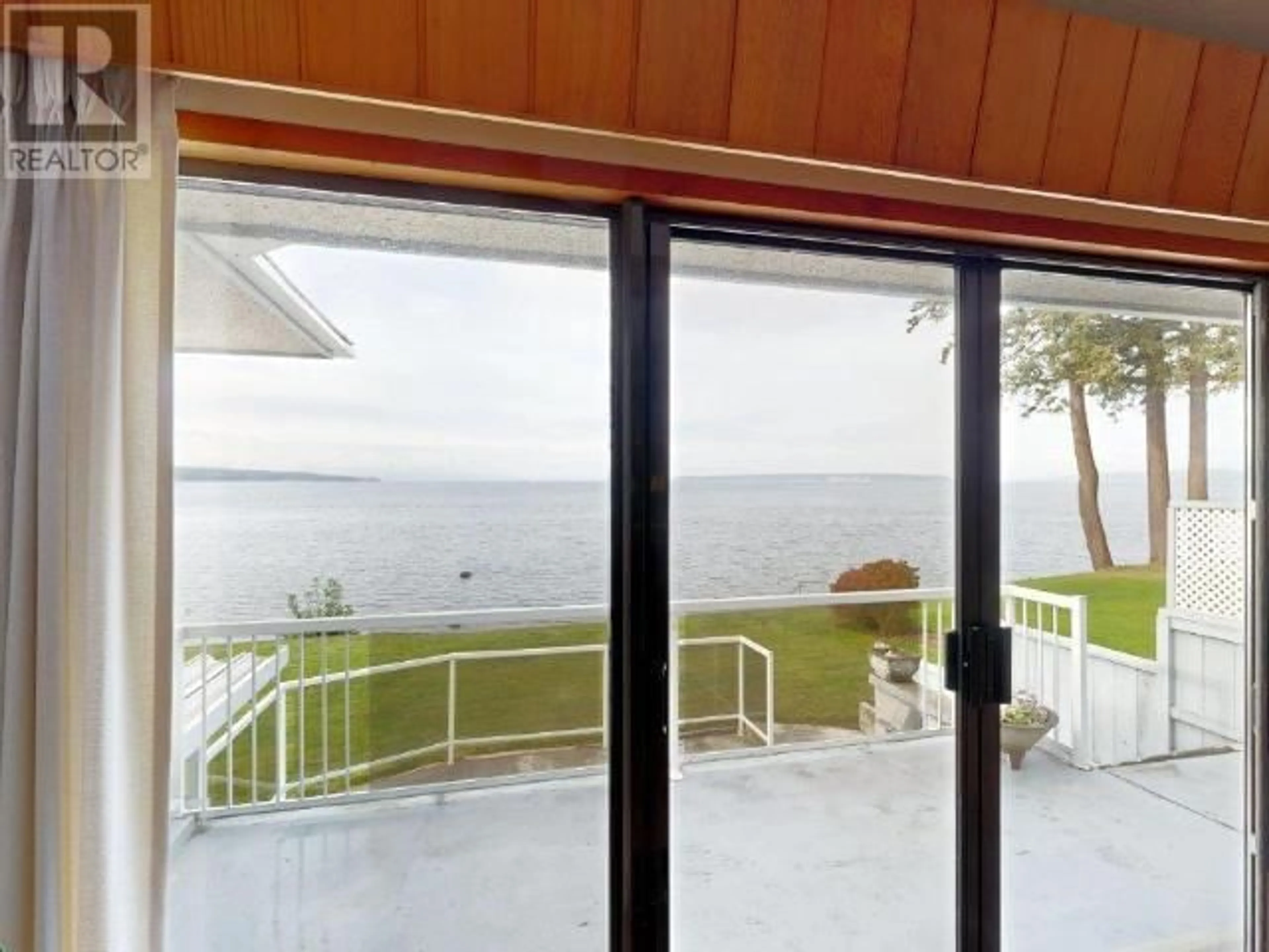 Balcony in the apartment, lake for 3495 MARINE AVE, Powell River British Columbia V8A2H3