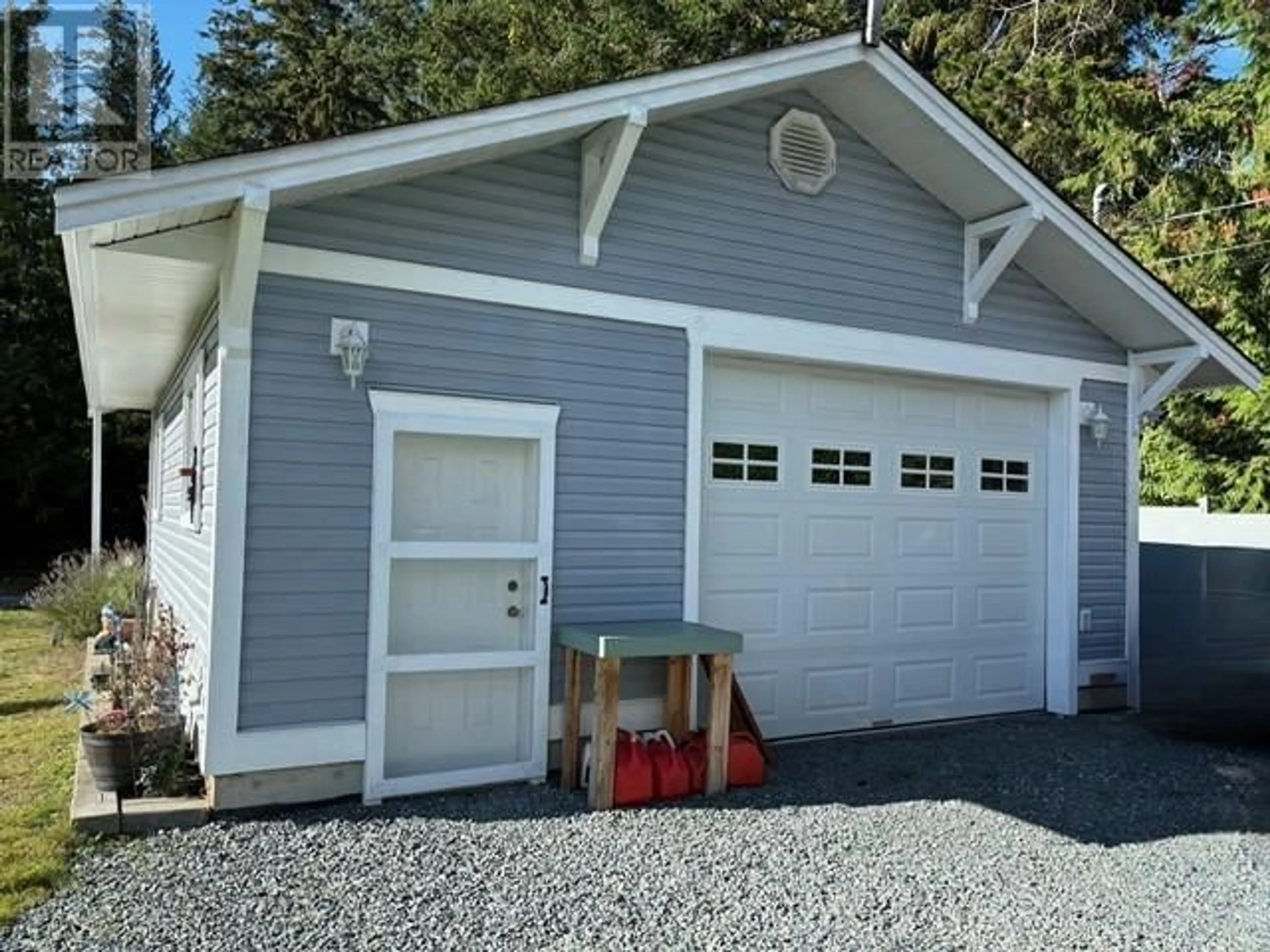 Indoor garage for 5277 ARMSTRONG CRT, Powell River British Columbia V8A4H2