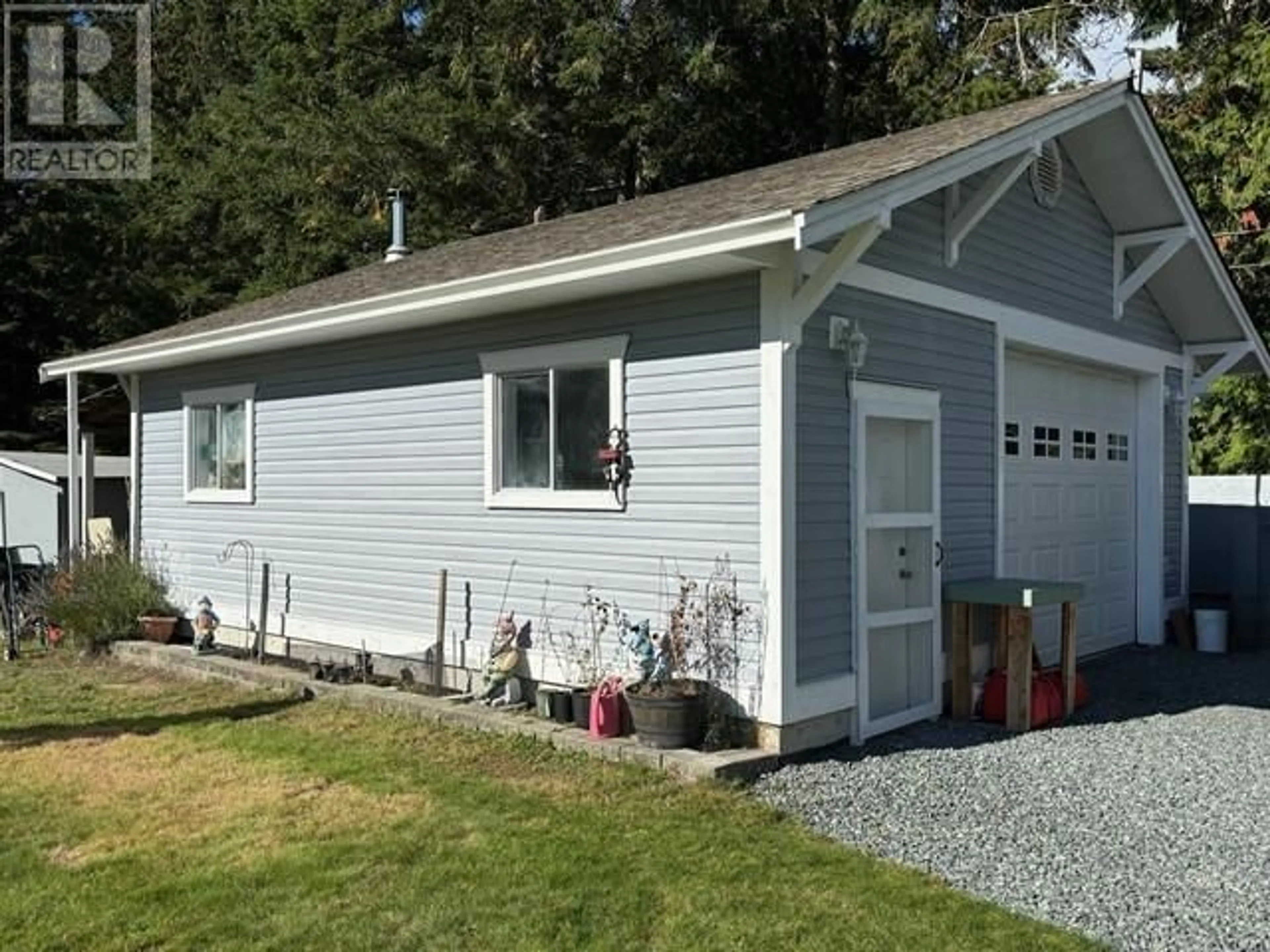 Home with vinyl exterior material for 5277 ARMSTRONG CRT, Powell River British Columbia V8A4H2