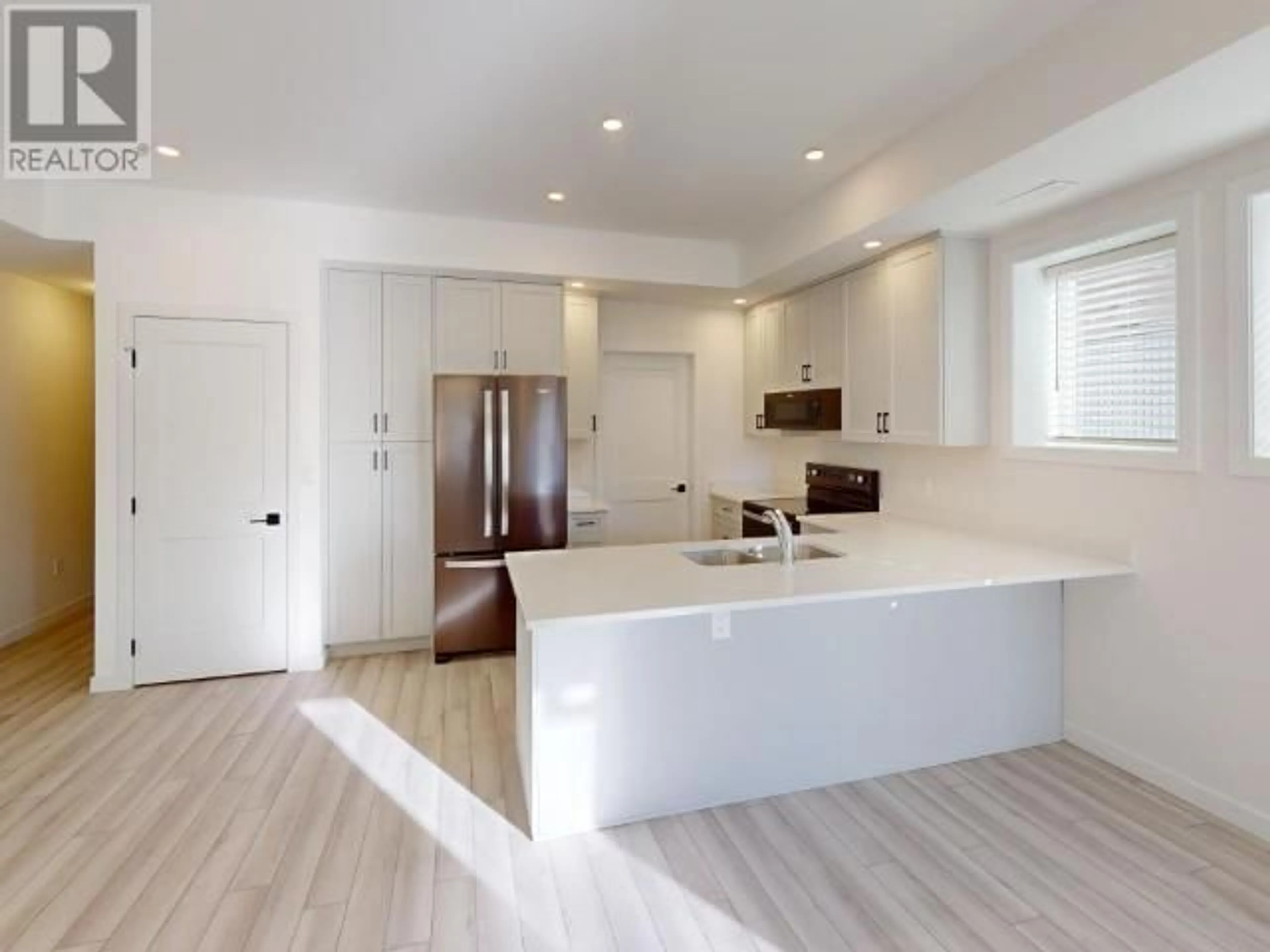 Open concept kitchen for 10-6730 CRANBERRY STREET, Powell River British Columbia V8A3Z4