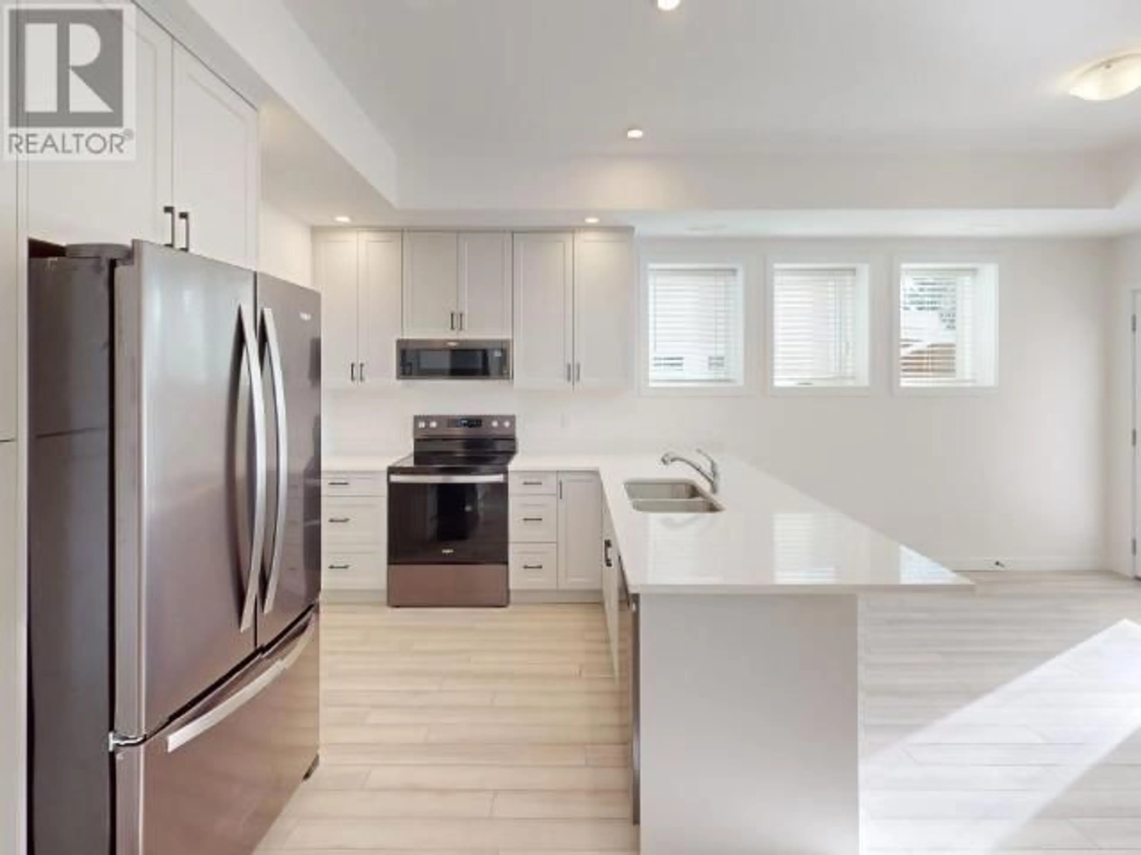 Open concept kitchen for 10-6730 CRANBERRY STREET, Powell River British Columbia V8A3Z4