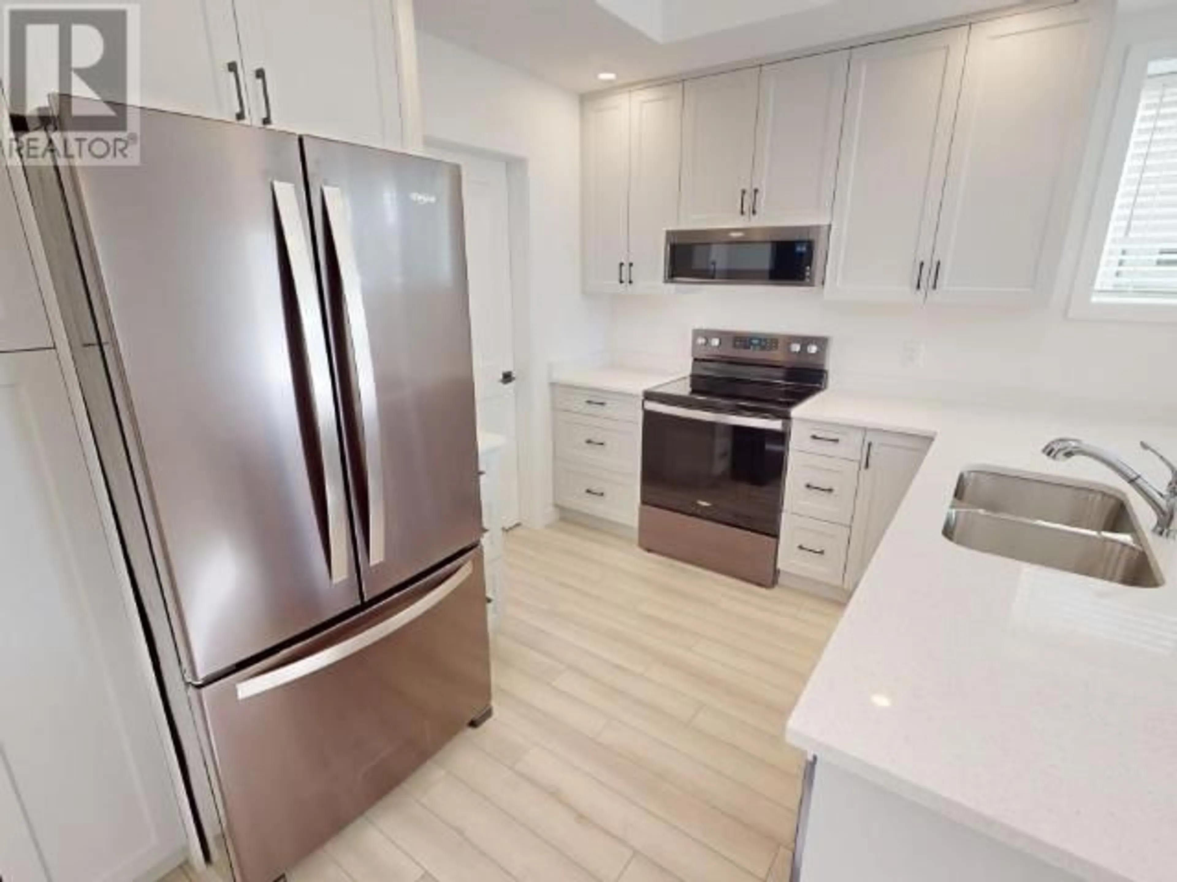 Open concept kitchen for 10-6730 CRANBERRY STREET, Powell River British Columbia V8A3Z4