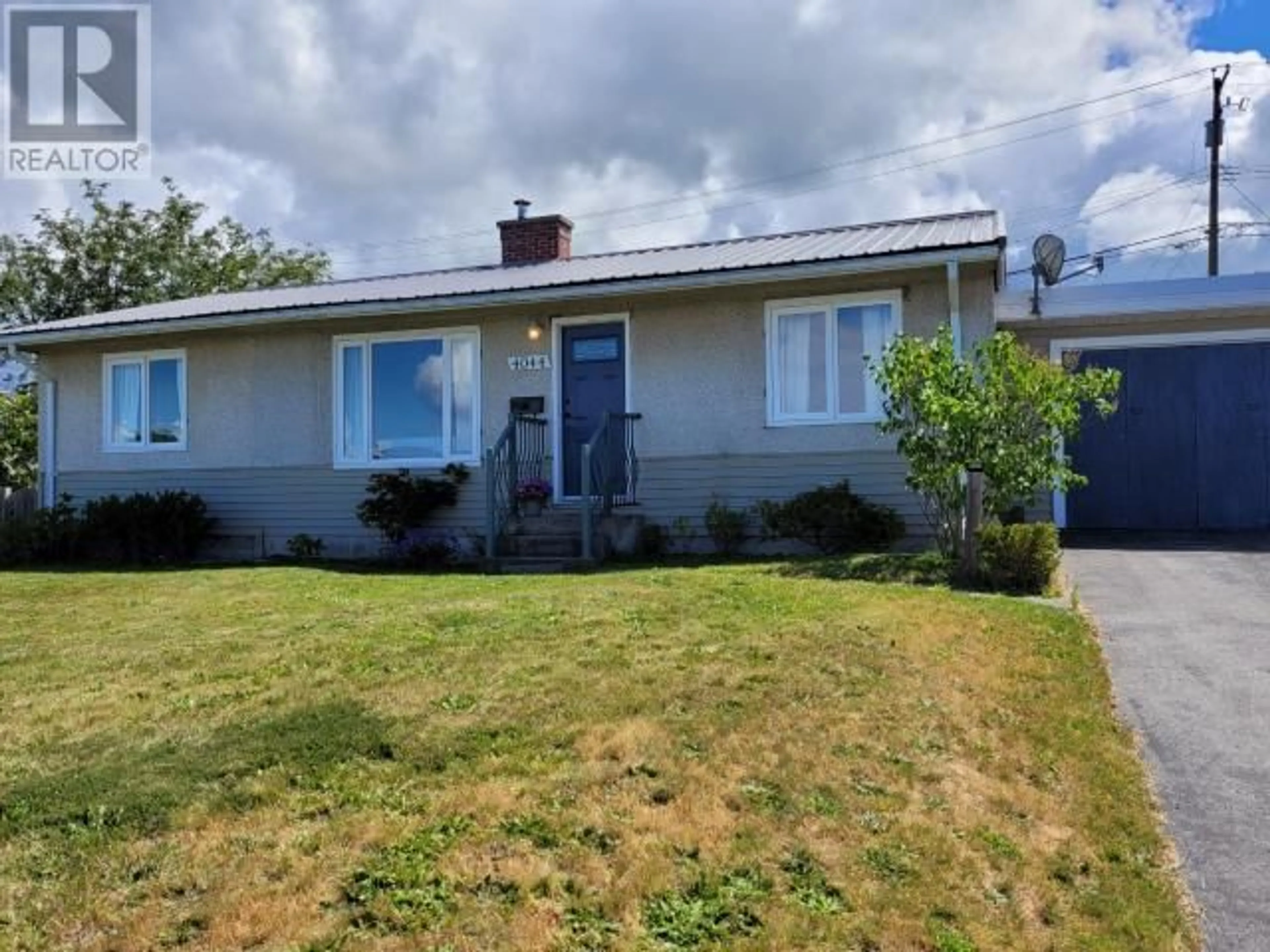 Frontside or backside of a home, cottage for 4044 MANITOBA AVE, Powell River British Columbia