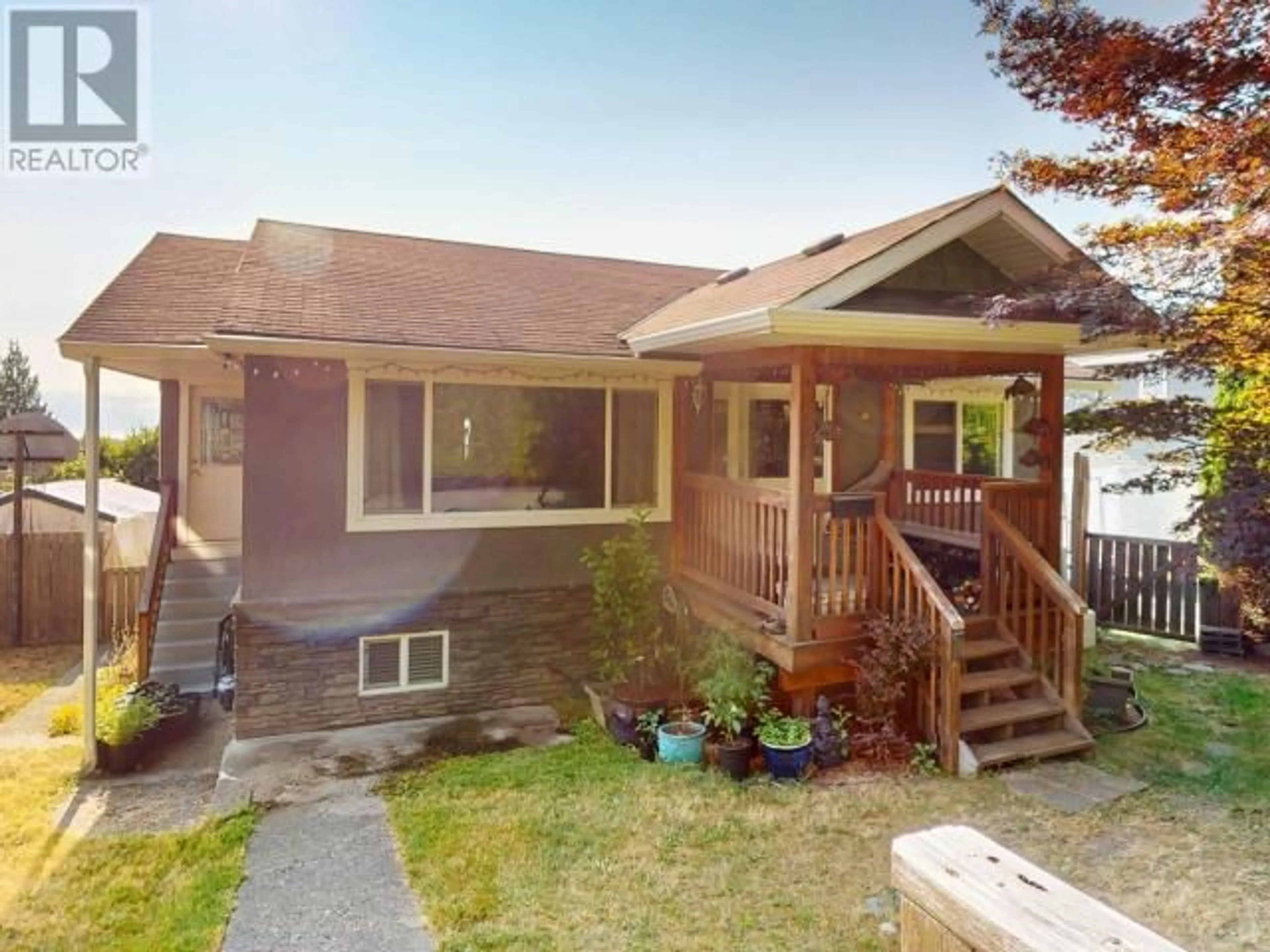 Frontside or backside of a home, cottage for 4737 FERNWOOD AVE, Powell River British Columbia V8A3L7