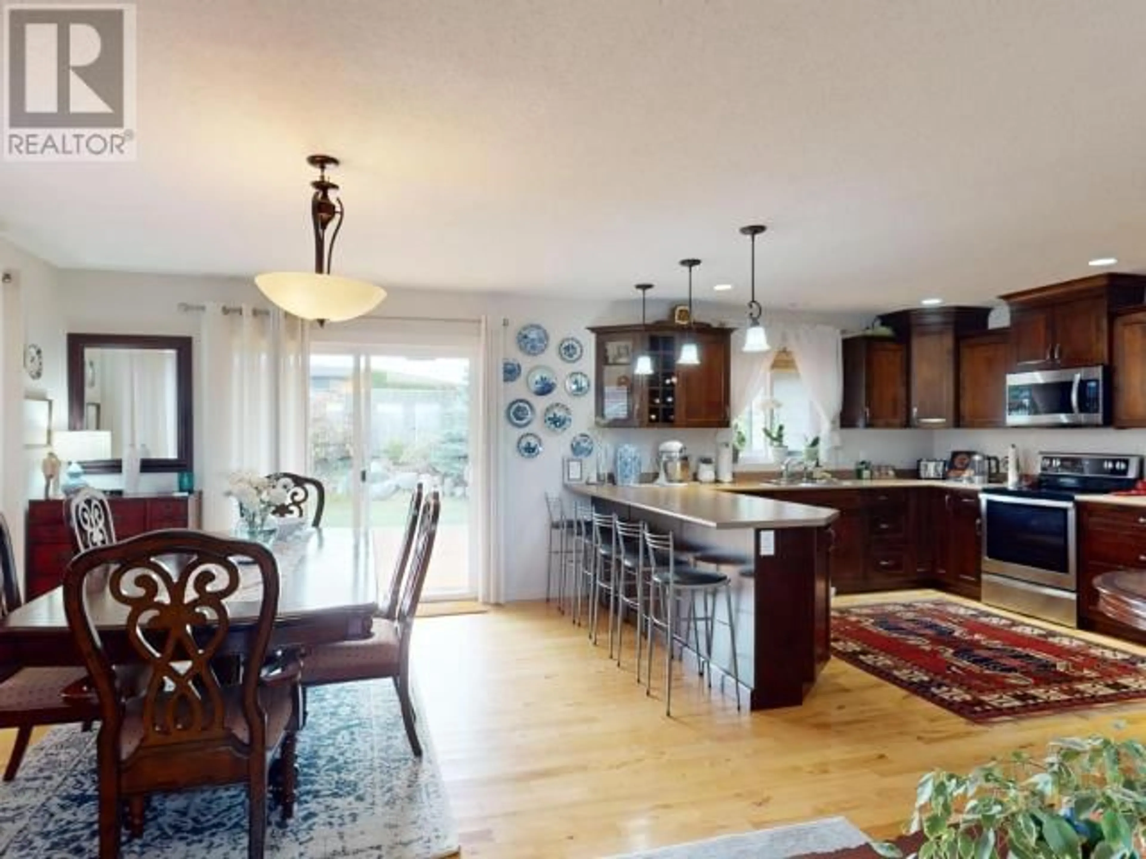 Open concept kitchen for 7068 ROYSTON STREET, Powell River British Columbia V8A0A2